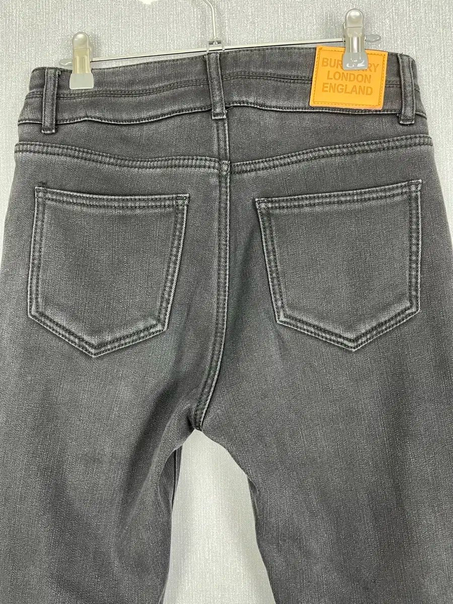 28 BURBERRY バーバリー 黒 スキニー 裏起毛 デニム パンツ
