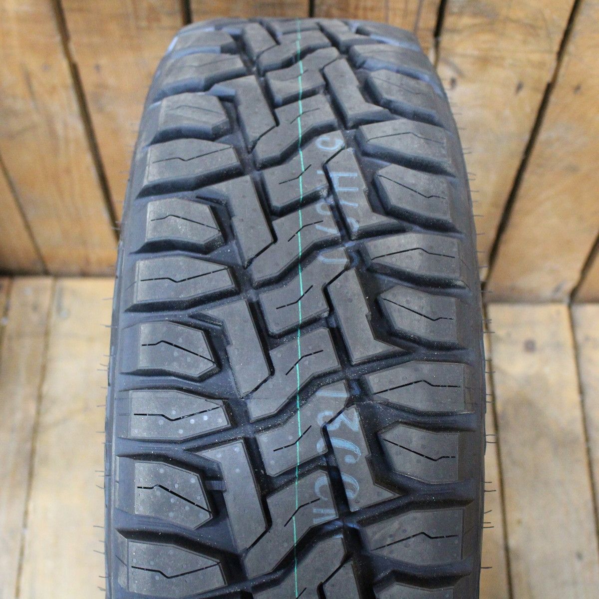 200系 ハイエース 車検対応 ファブレス BARONE MC-9 16in TOYO