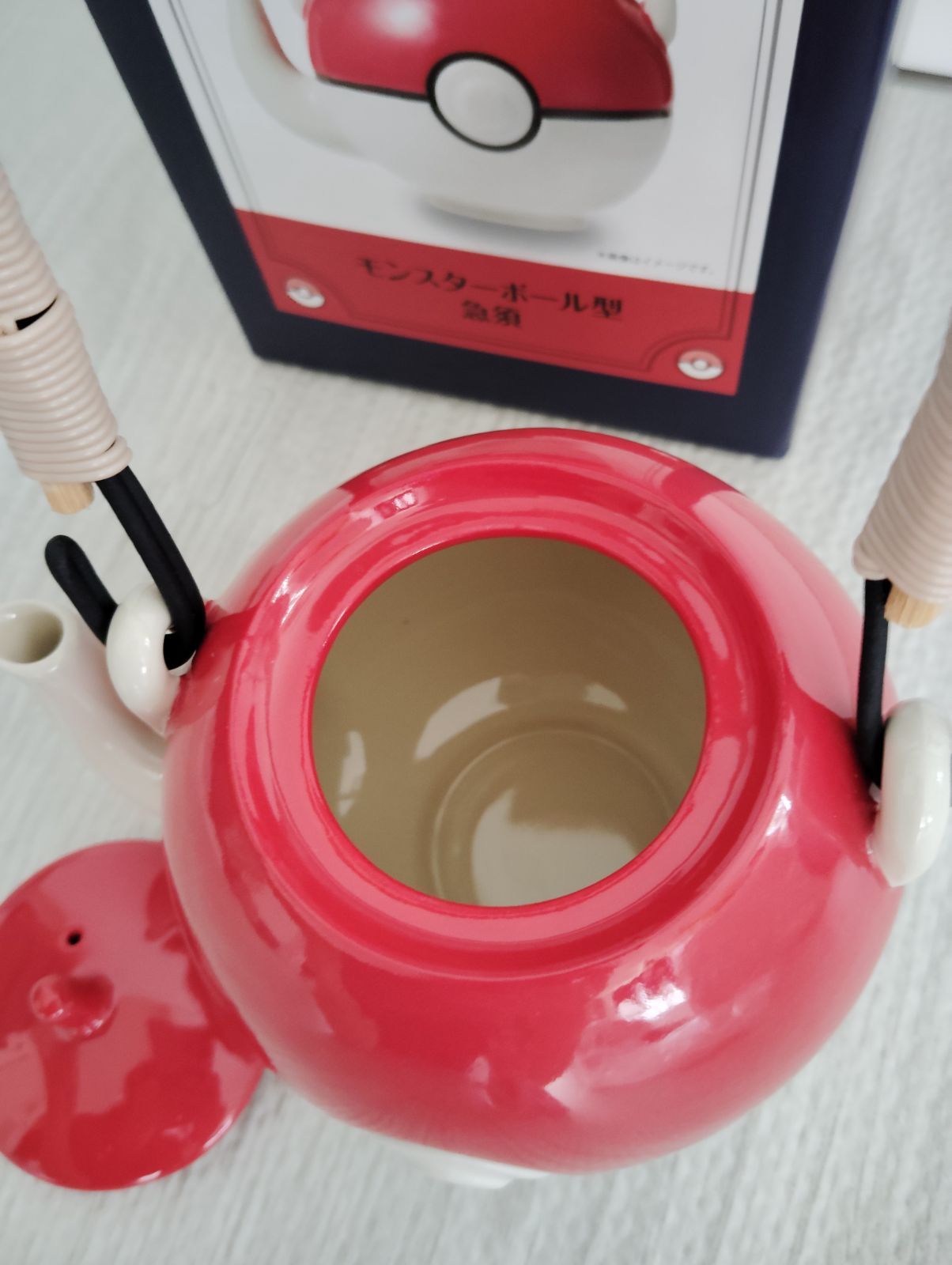 ポケモン 喫茶チャデス おでかけ喫茶セット　モンスターボール型急須 ポケモン』たちが喫茶店をお手伝い！チャデスの茶碗やモンスターボール