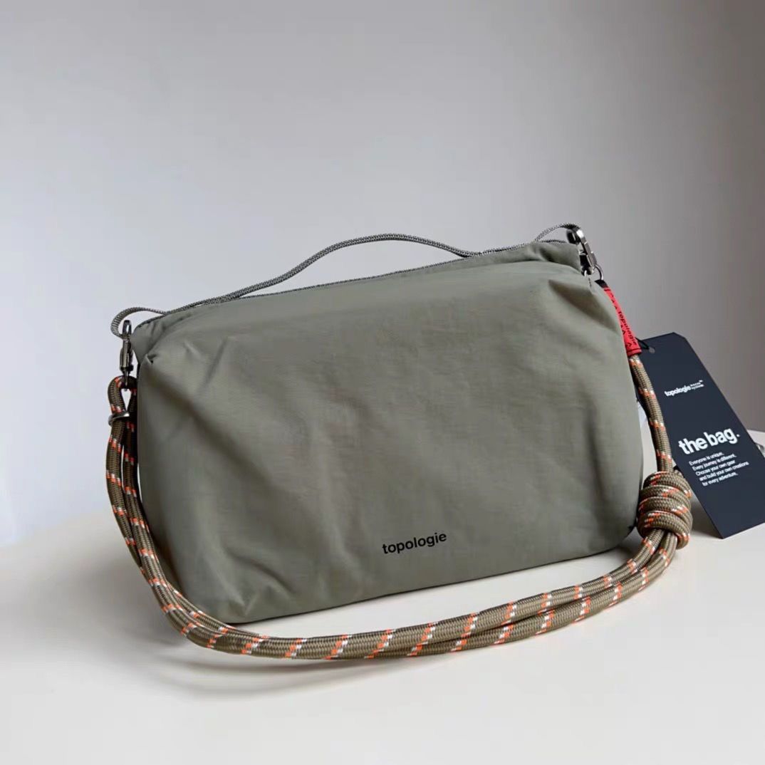 topologie トポロジー ショルダーバッグ バケツバッグ 大容量　カーキ topologie トポロジー ショルダーバッグ バケット型 鞄 グリーン