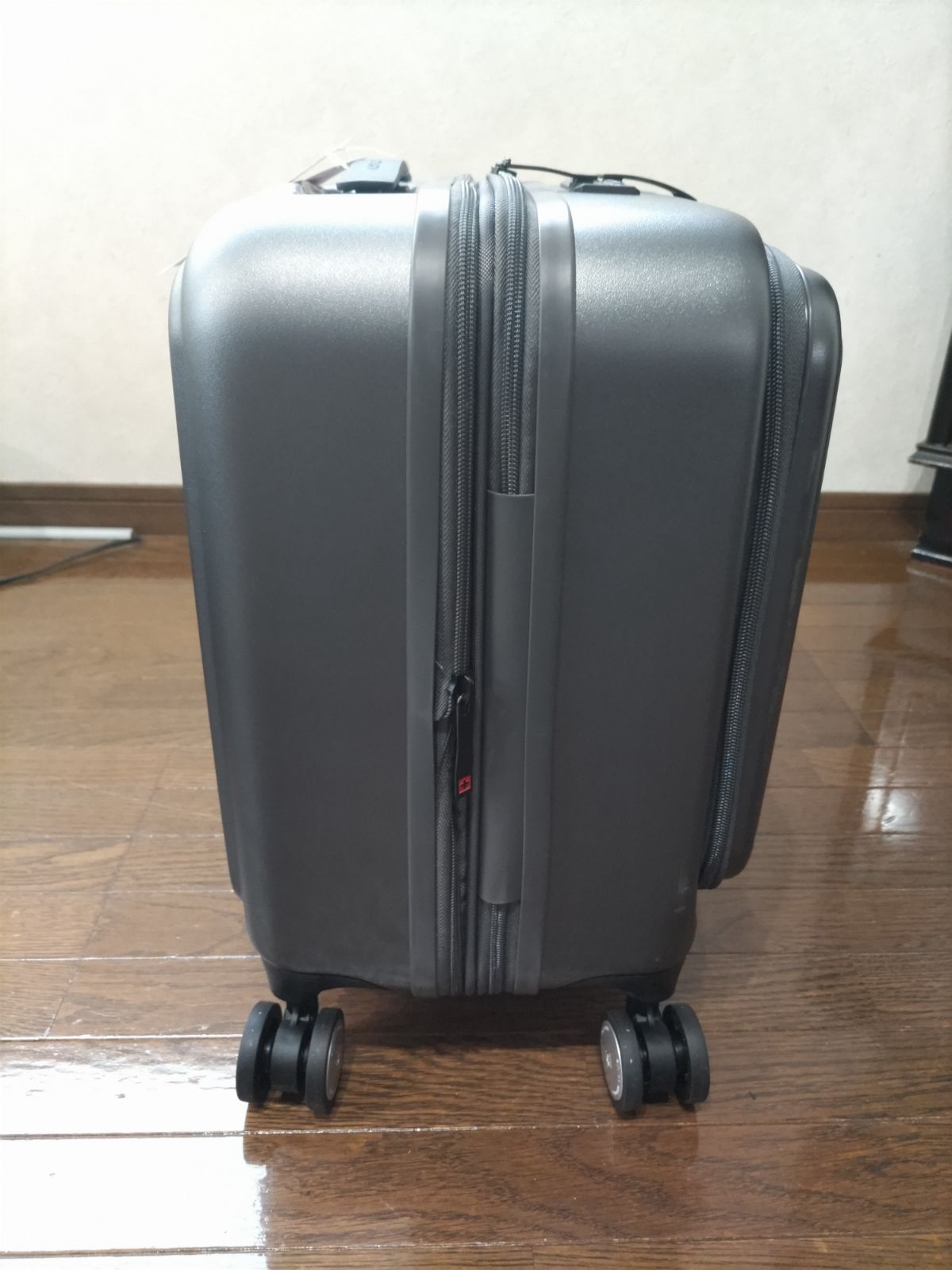 週末セール！スイスミリタリー SM-C318 18in スーツケース 週末セール！スイスミリタリー SM-C318 18in スーツケース