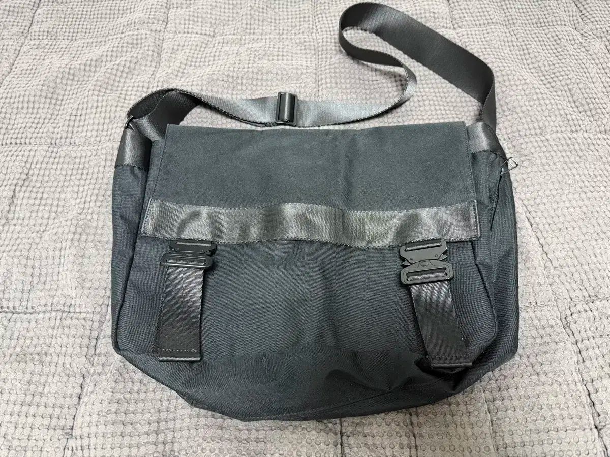 メゾン ミネデ メッセンジャーバッグ バッグ ブラック