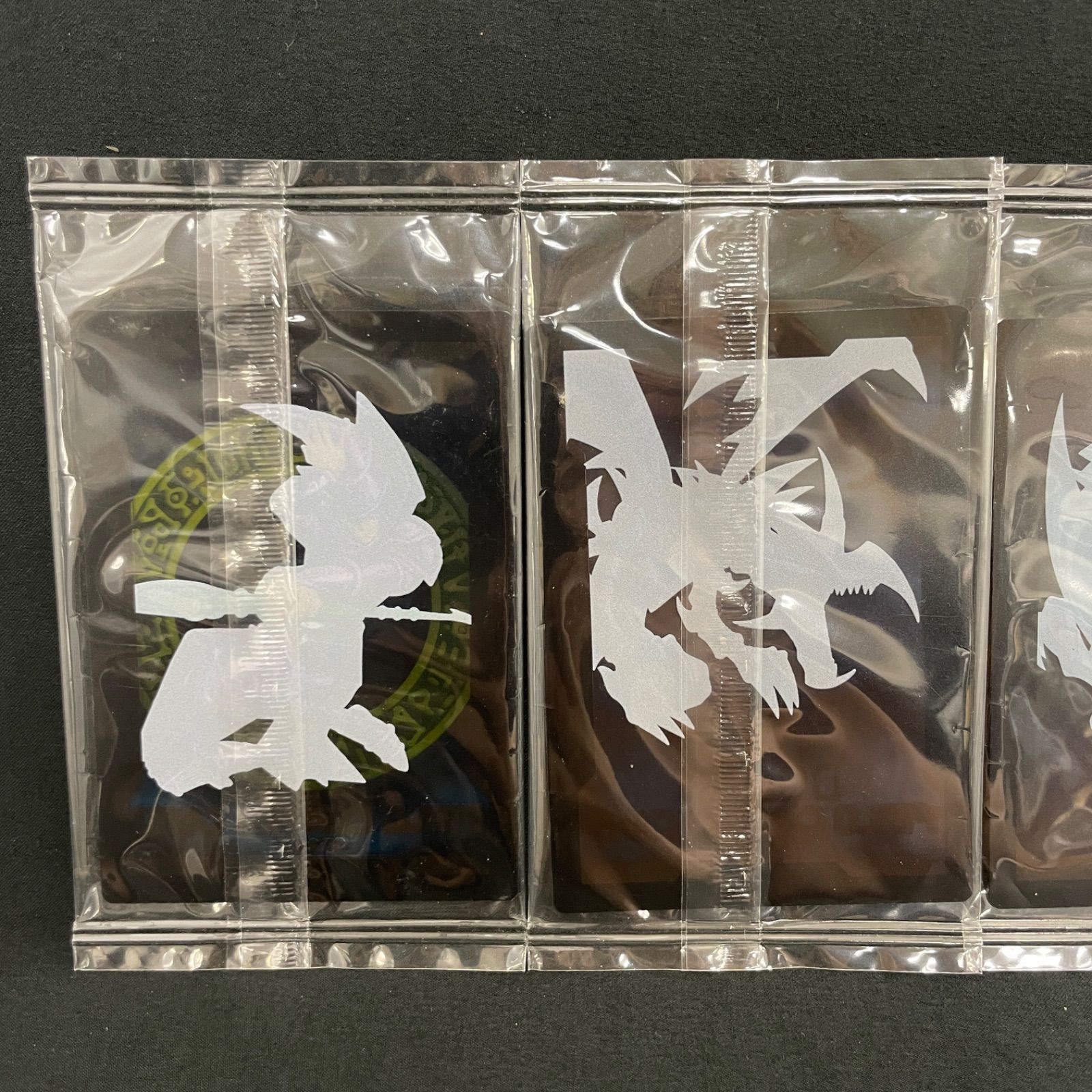 未使用□遊戯王　トレーディングパスケース　ブラックマジシャン　ブルーアイズ Amazon.co.jp: 遊戯王 PGB1-JP011 ブラック・マジシャン (日本語