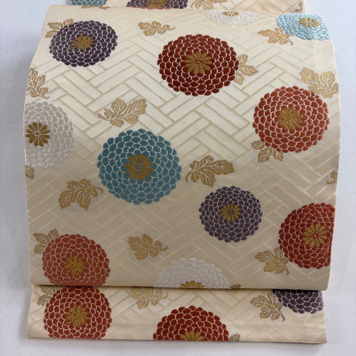 開き名古屋帯 秀品 菊 桧垣 金糸 箔 クリーム 正絹