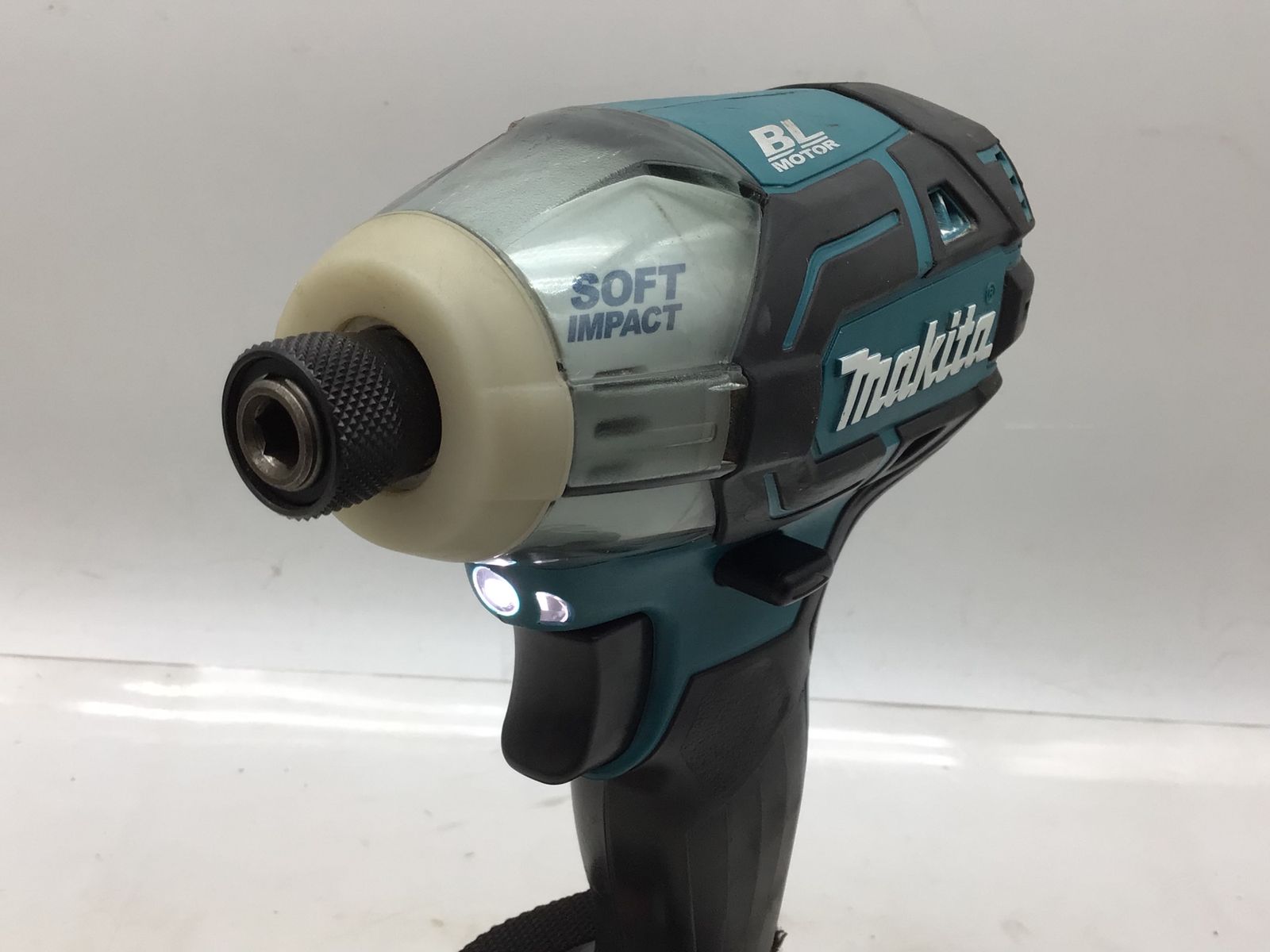 中古品】☆Makita/マキタ 18v充電式ソフトインパクトドライバ