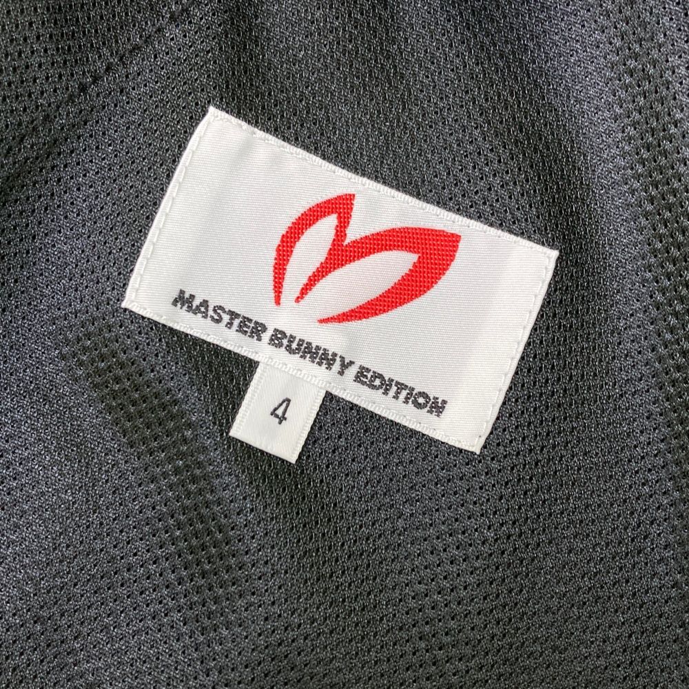 サイズ：4 MASTER BUNNY EDITION マスターバニーエディション ; 2023年モデル ジップジャケット  ブラック系 [240101493255] ゴルフウェア メンズ ストスト サイズ：4 MASTER BUNNY EDITION マスターバニーエディション