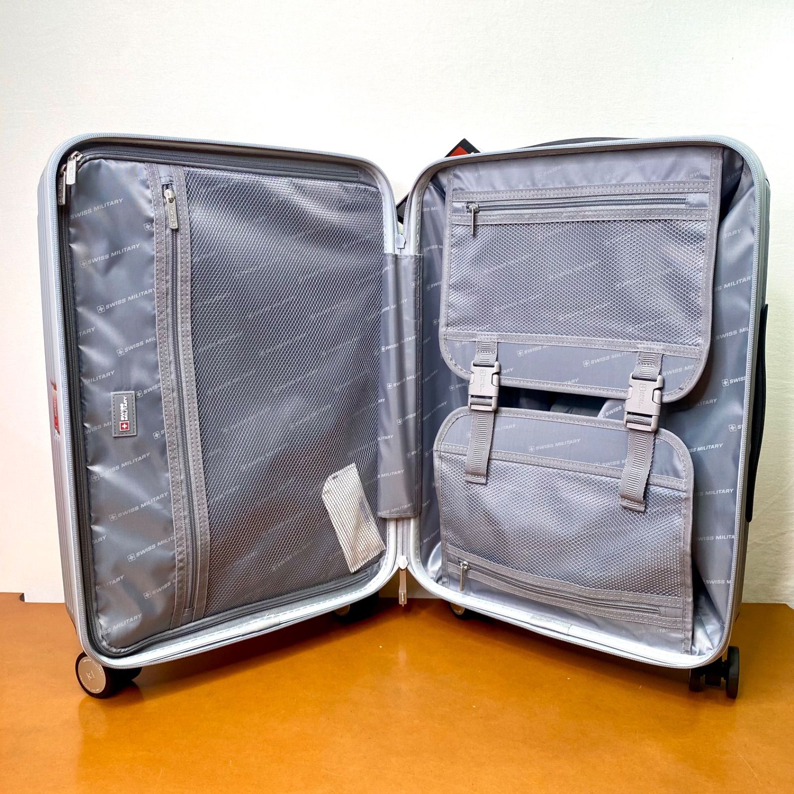 新品未使用 スイスミリタリー スーツケース 20インチ 38.5L 機内