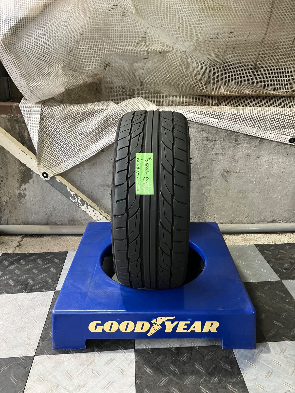 送料込み］ 215/35R19 NITTO NT555G2 ニットー 中古タイヤ4本セット
