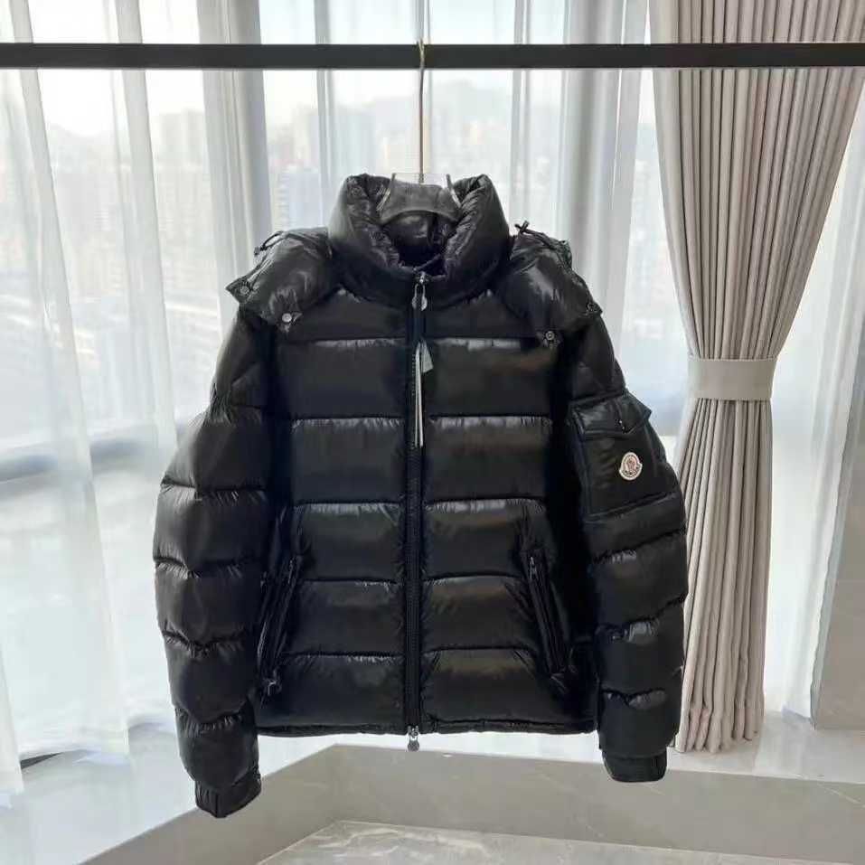 MONCLER ブラック ダウンジャケット