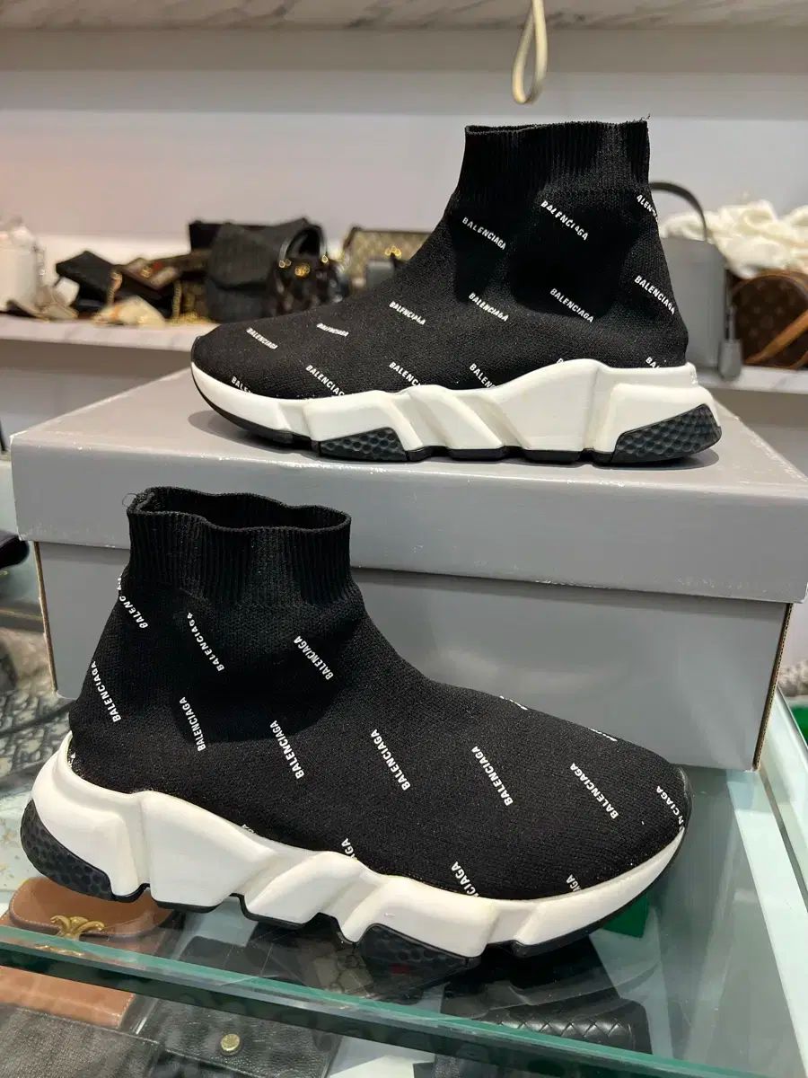 スニーカー ブラック