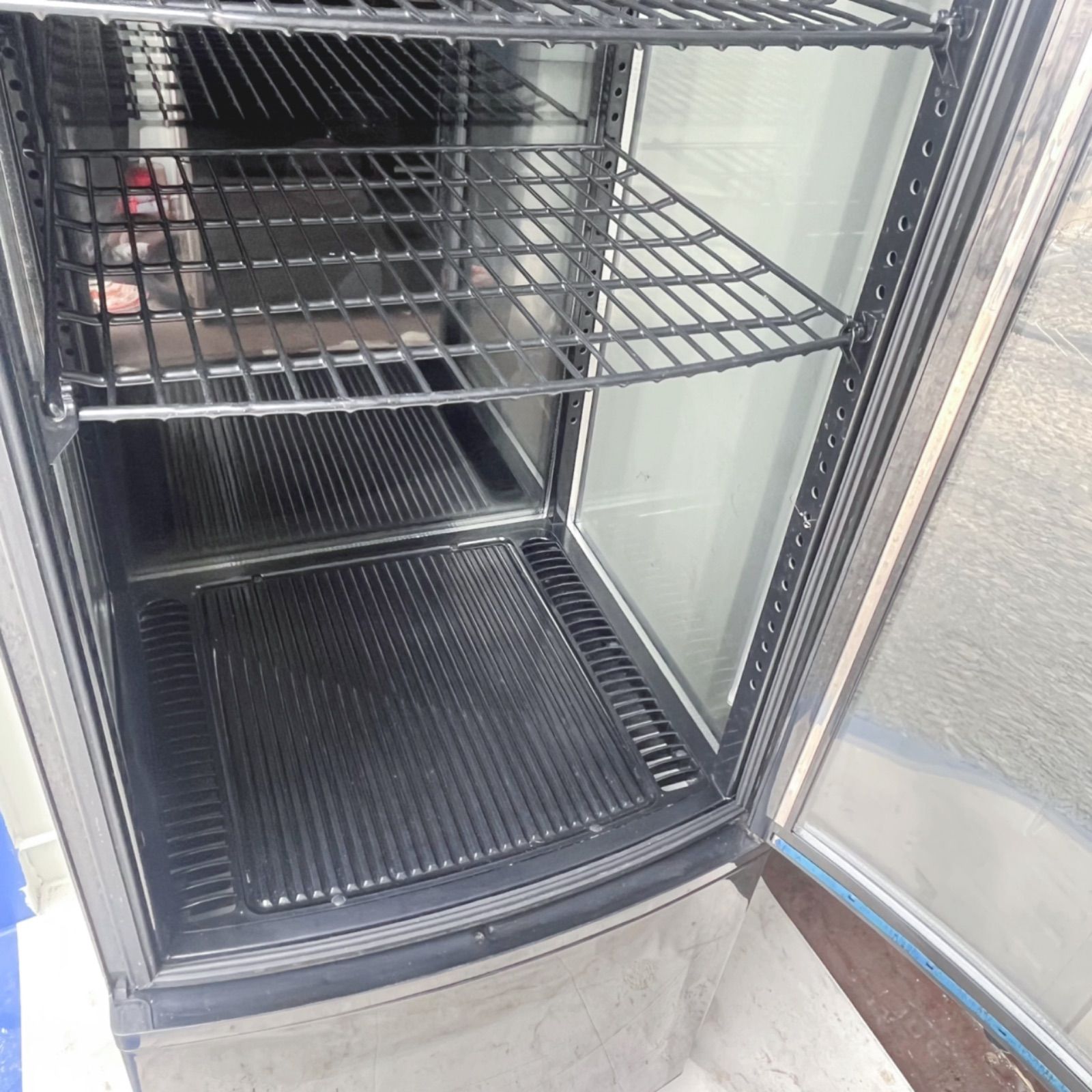 取付無料！スタイリッシュブラックキャスター付き大型4面ガラス冷蔵