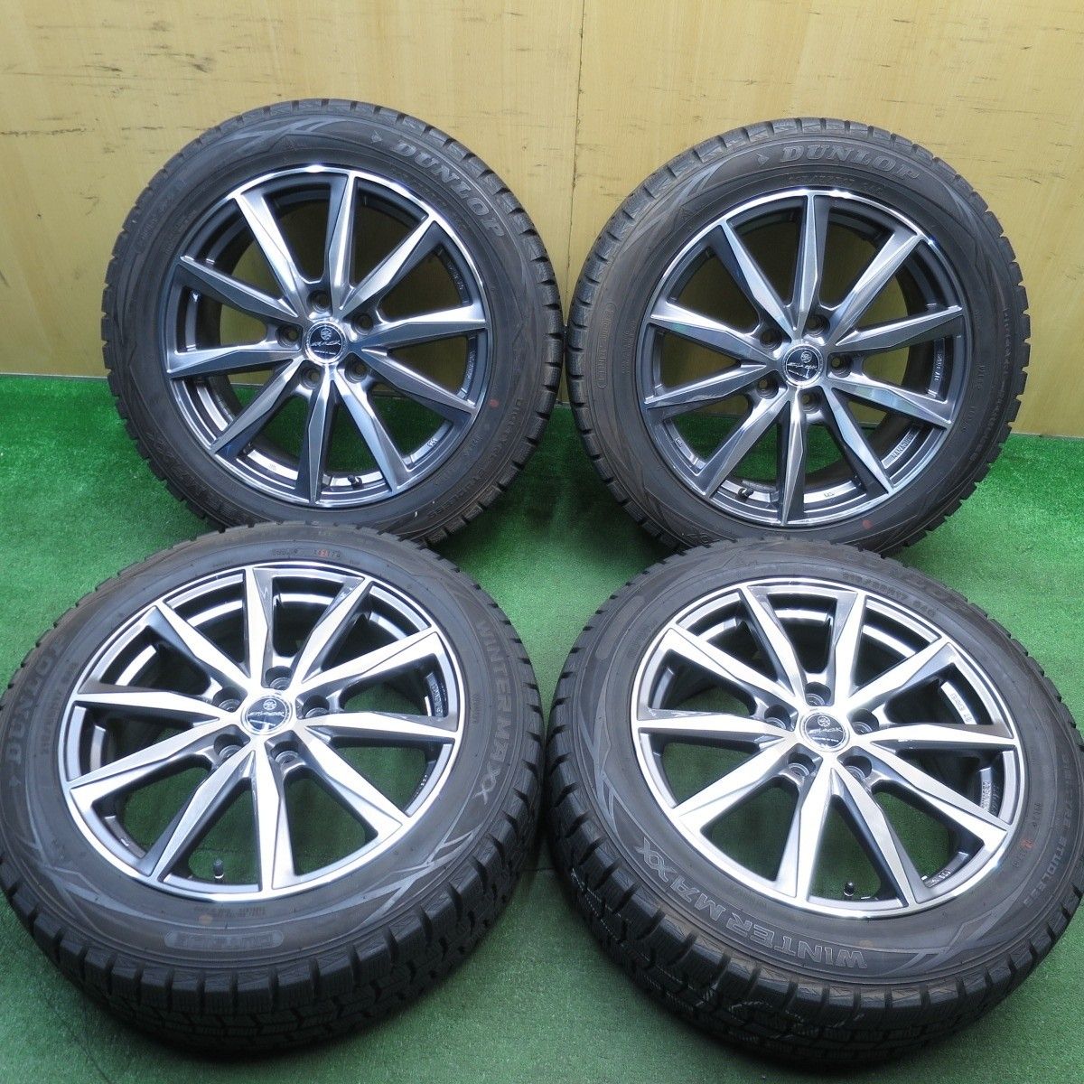 バリ溝!キレイ!9.5分以上☆スタッドレス 215/55R17 ダンロップ バリ溝!キレイ!9.5分以上☆スタッドレス 215/55R17 ダンロップ
