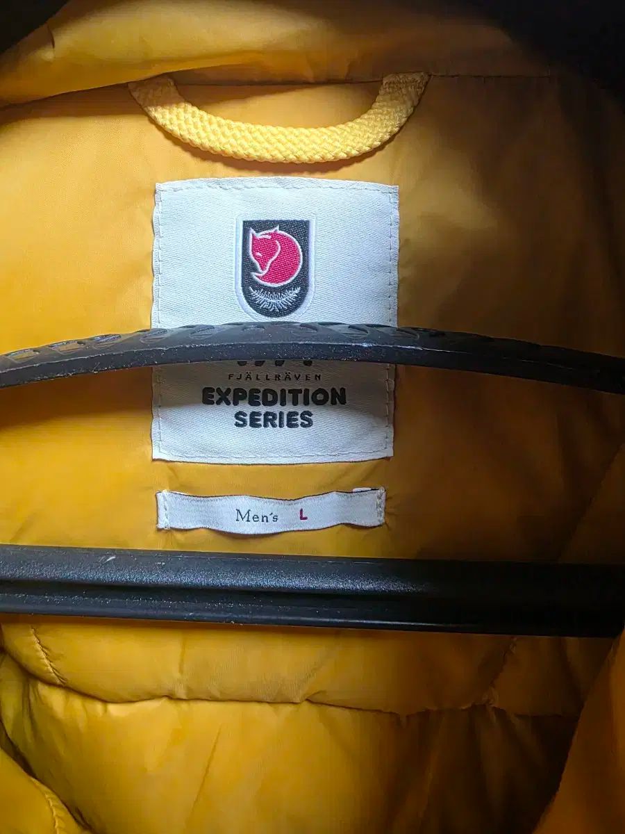 【新品本物】 Fjällräven フェールラーベン ダウン アウター メンズ エクスペディション グースダウン ダウン フード ダウン アウター 香港から直送します。