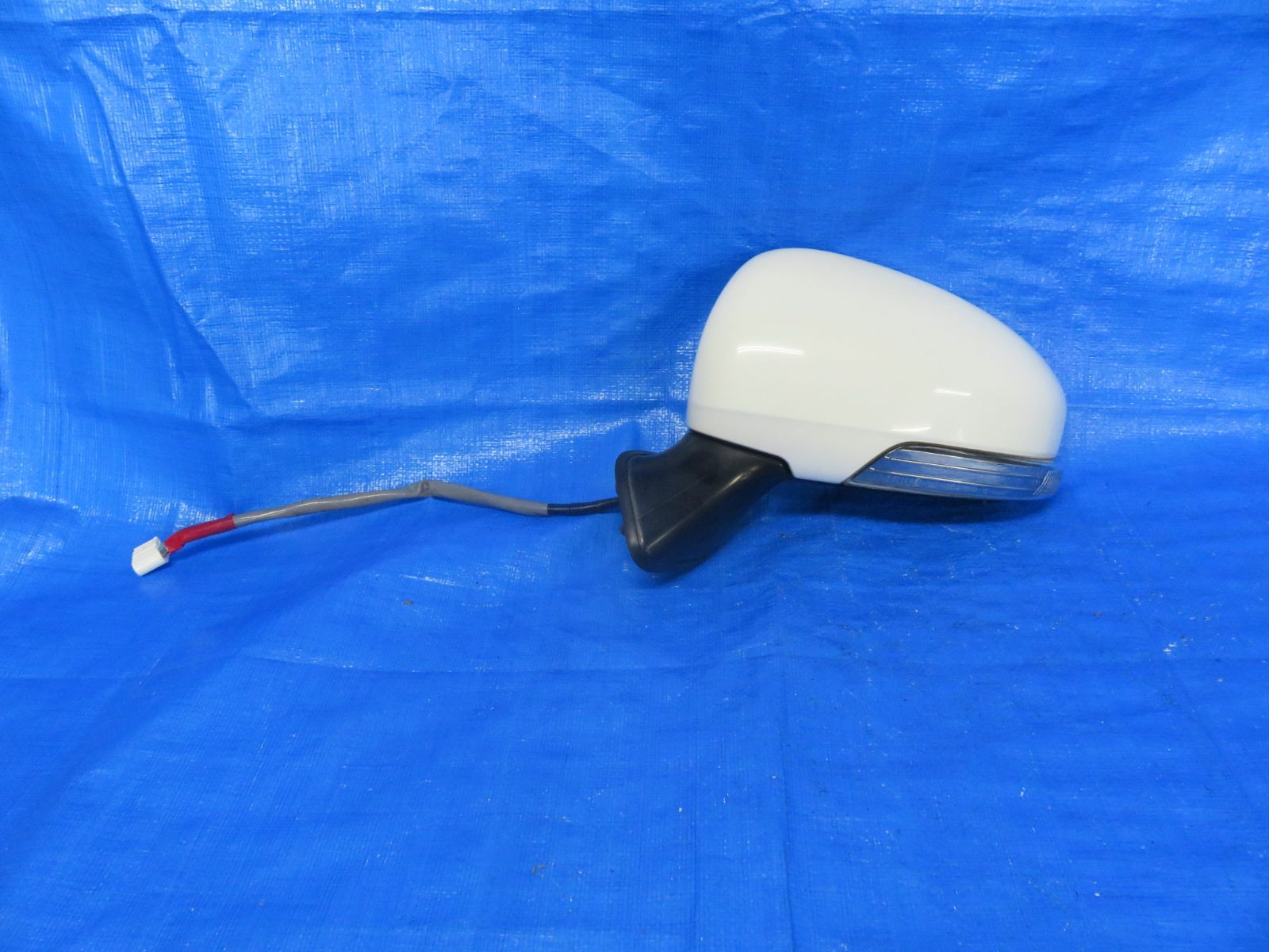 プリウス DAA-ZVW30 左サイドミラー ドアミラー 1F7 77212 プリウス DAA-ZVW30 左サイドミラー ドアミラー 1F7 77212