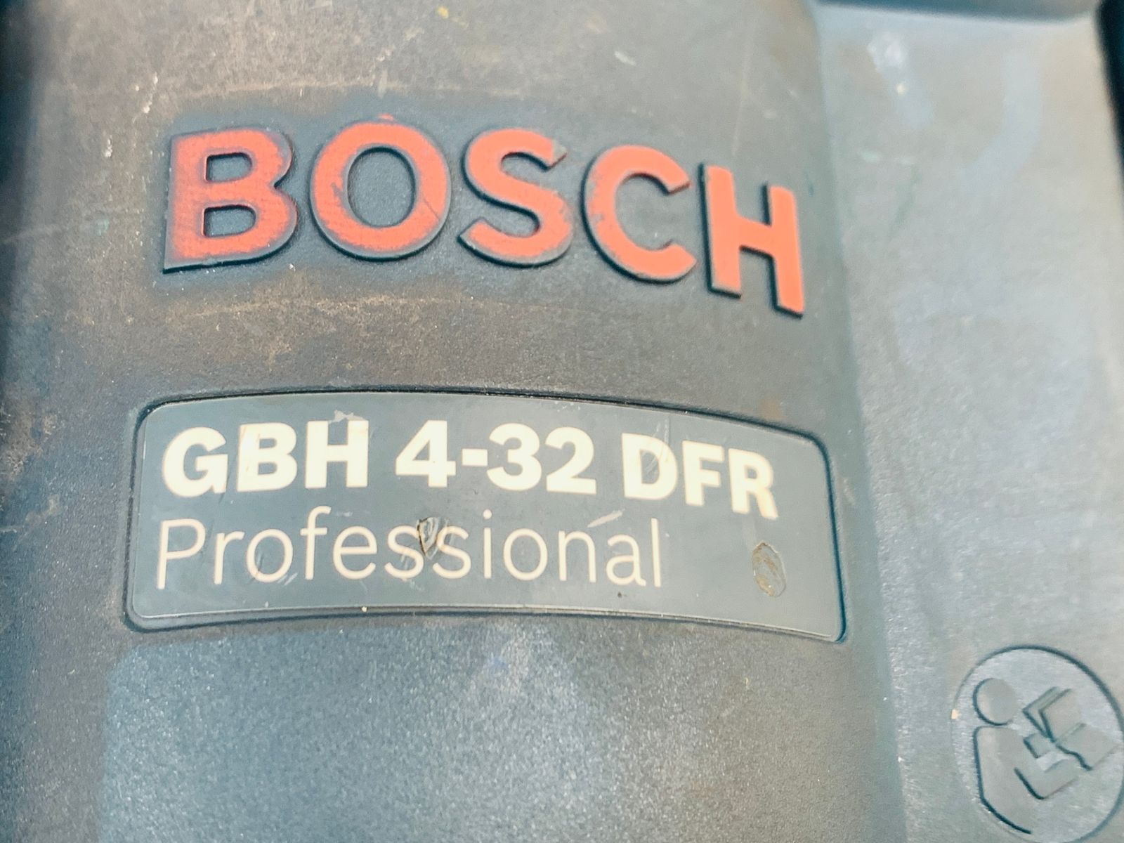 中古 Bosch Professional ボッシュ ハンマドリル コンクリート32mm SDSプラス AC100V 3モード切替スイッチ GBH4-32DFR ハンマードリル 電動工具 穴あけ 穴開け はつり ハツリ