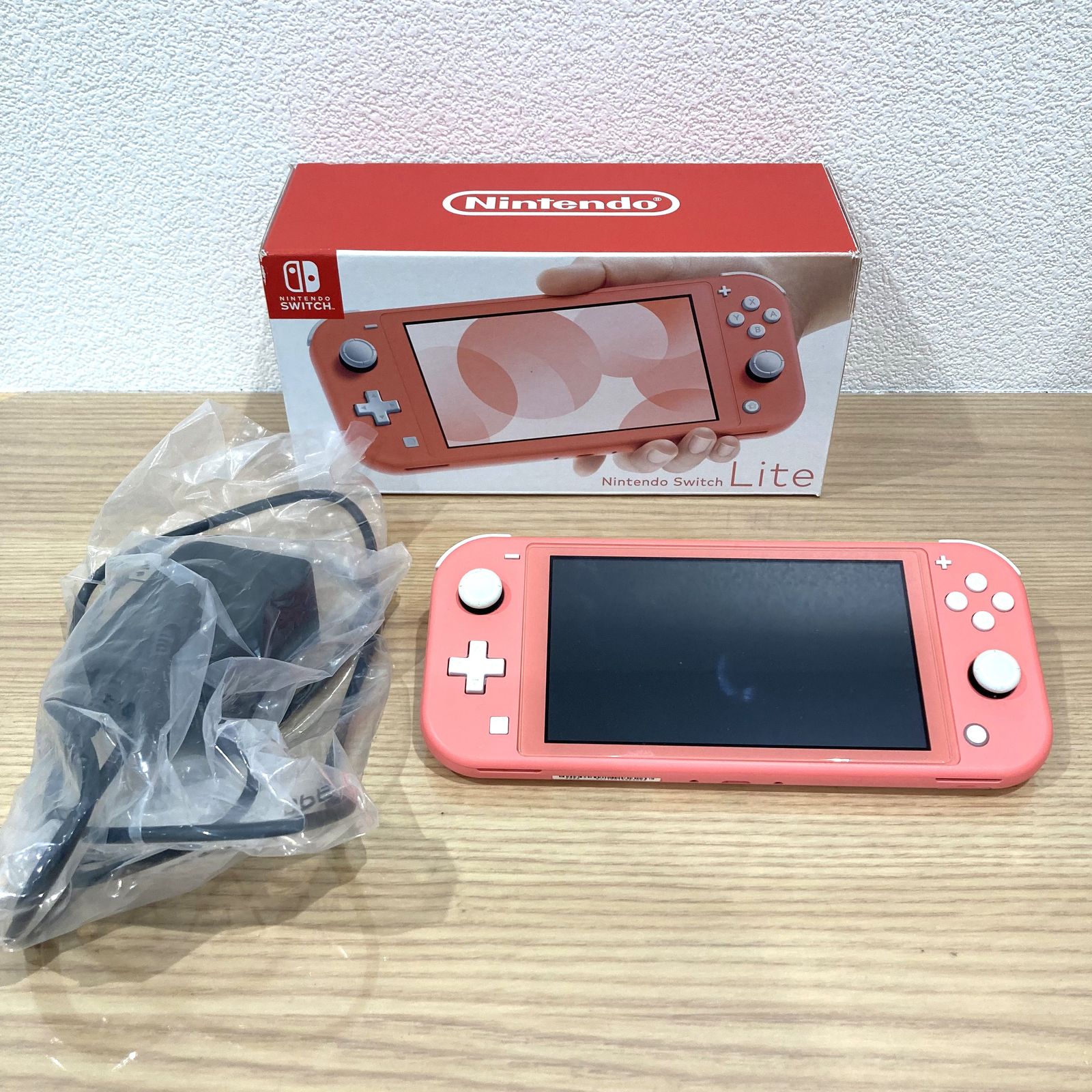 Nintendo Switch Lite ニンテンドー スイッチ ライト コーラルピンク 本体 付属品あり - メルカリ