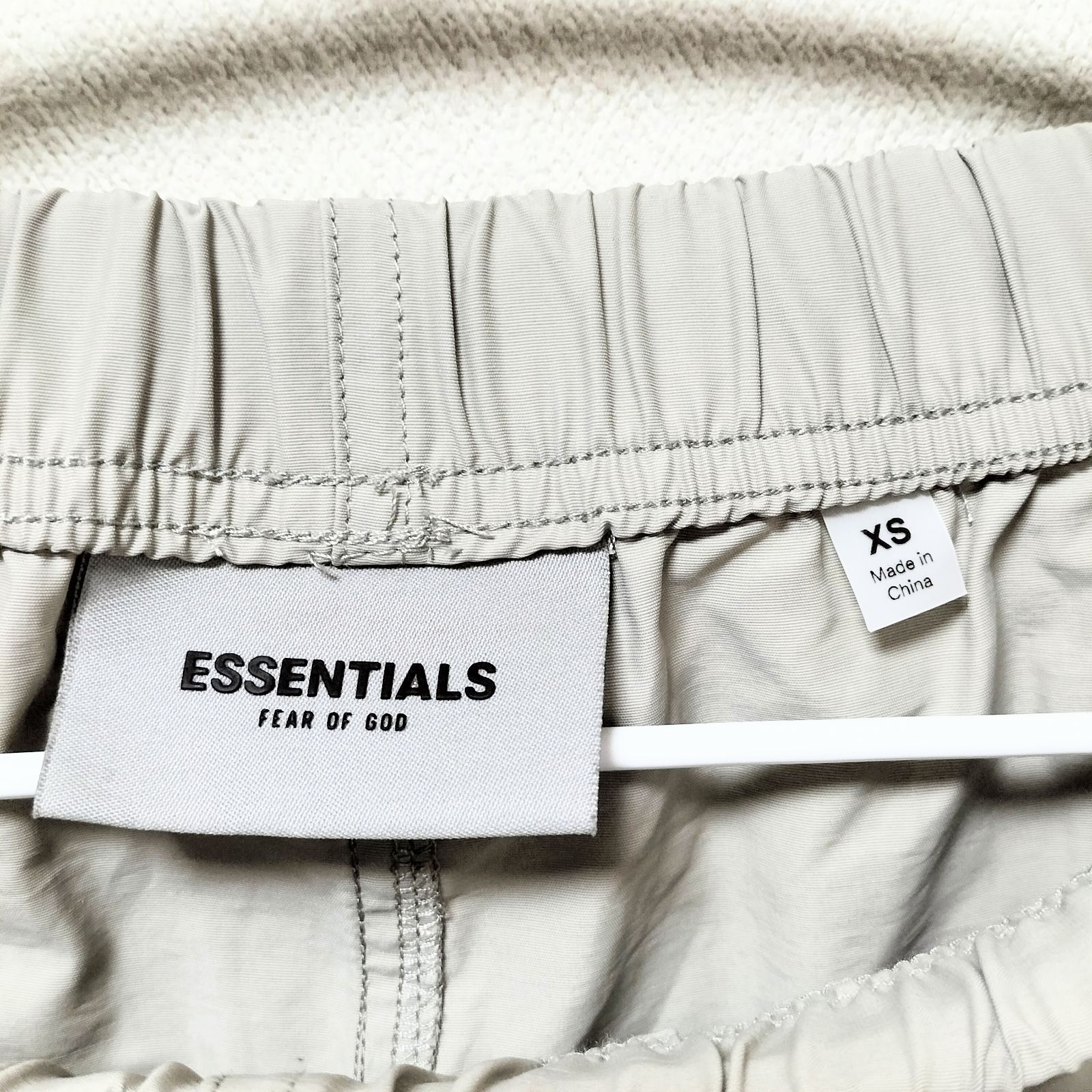 未使用品】FEAR OF GOD ESSENTIALS ナイロントラックパンツ - メルカリ