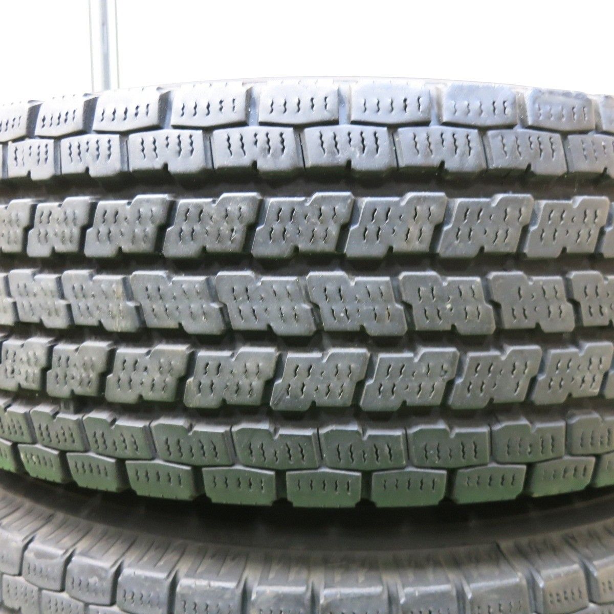 バリ溝！9分☆KEELER 195/80R15 107/105L スタッドレス ヨコハマ