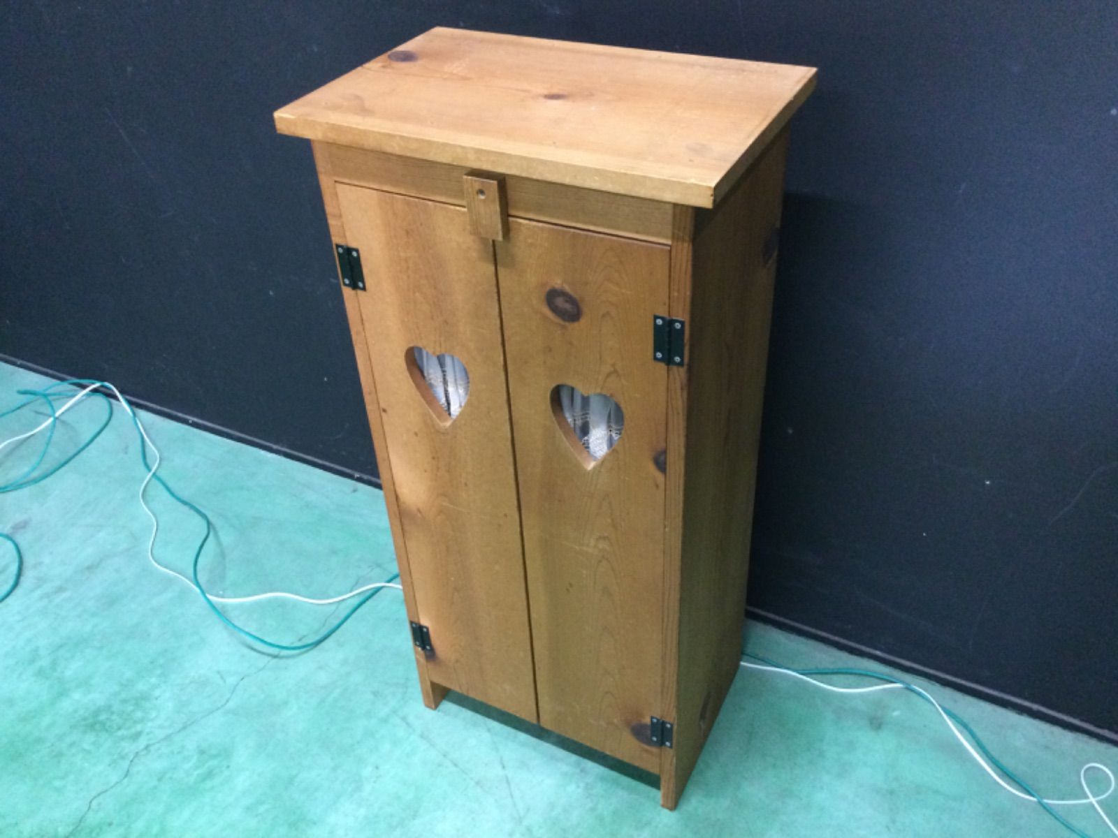 カントリー家具 ハートのクリ抜き 木製キャビネット 【公式通販】