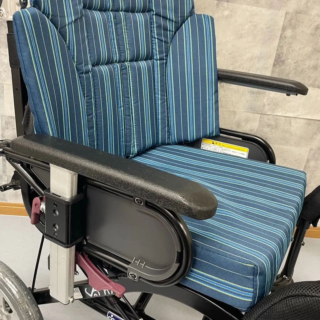 KPFK-12 くるーん KAWAMURA カワムラサイクル 介助型車椅子