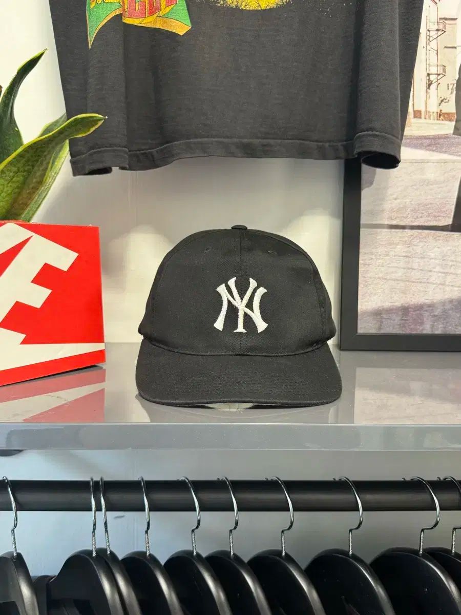 ヴィンテージ 90s New york Yankees ヤンキース ブラック スナップバック