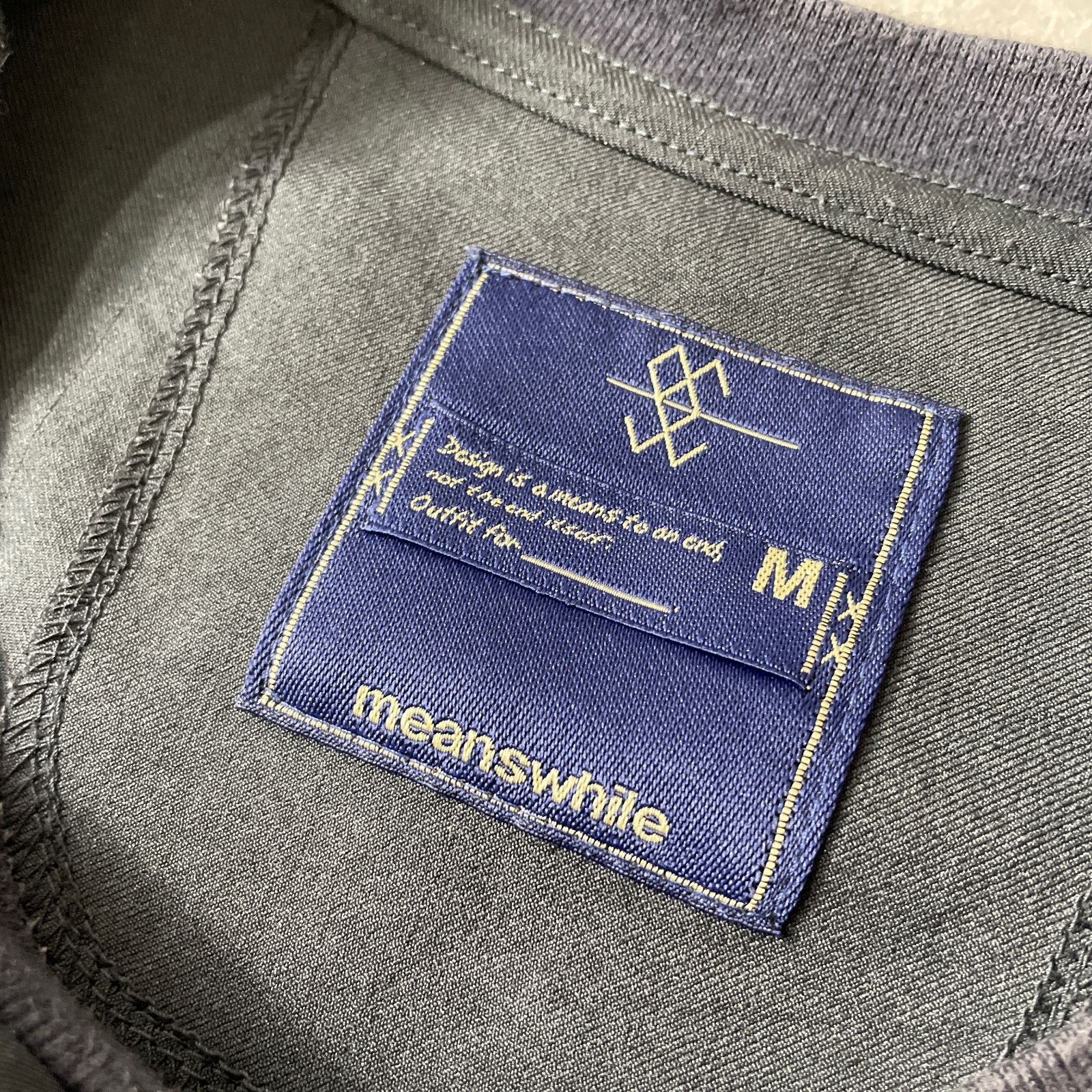 美品 meanswhile ミーンズワイル Tシャツ サイズ 3 23AW フィッシングポケット付き ロングスリーブTシャツ Luggage L S Tee ブラック トップス カットソー メンズ - メルカリ