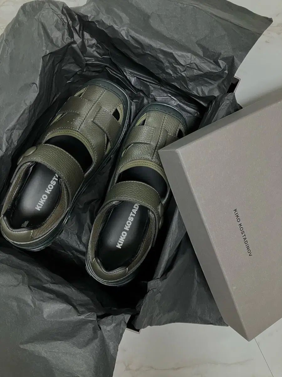 キコ Kiko Kostadinov キココスタディノフ トンキンサンダル 40