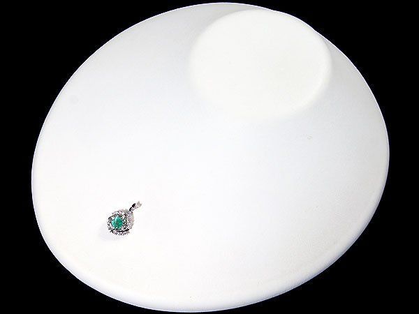 鮮やかグリーン 良質天然エメラルド0.59ct＆ダイヤモンド0.28ct