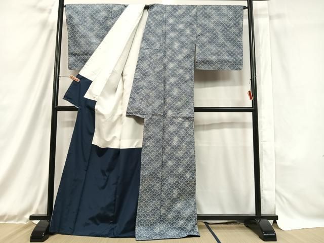 未使用美品 正絹縮緬着物 洗練された白色コーデ 小紋 花七宝 青海波 四季の花々 未使用美品 正絹縮緬着物 洗練された白色コーデ 小紋 花七宝