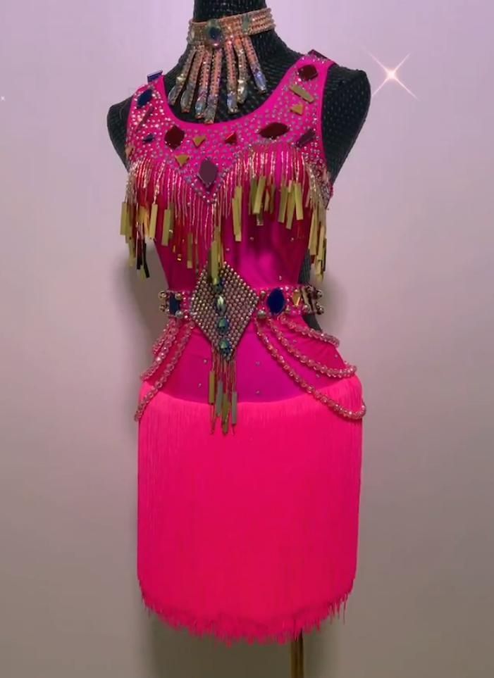 スパンコール輝く✨ラテンドレス ダンスパーティーや発表会に最適な