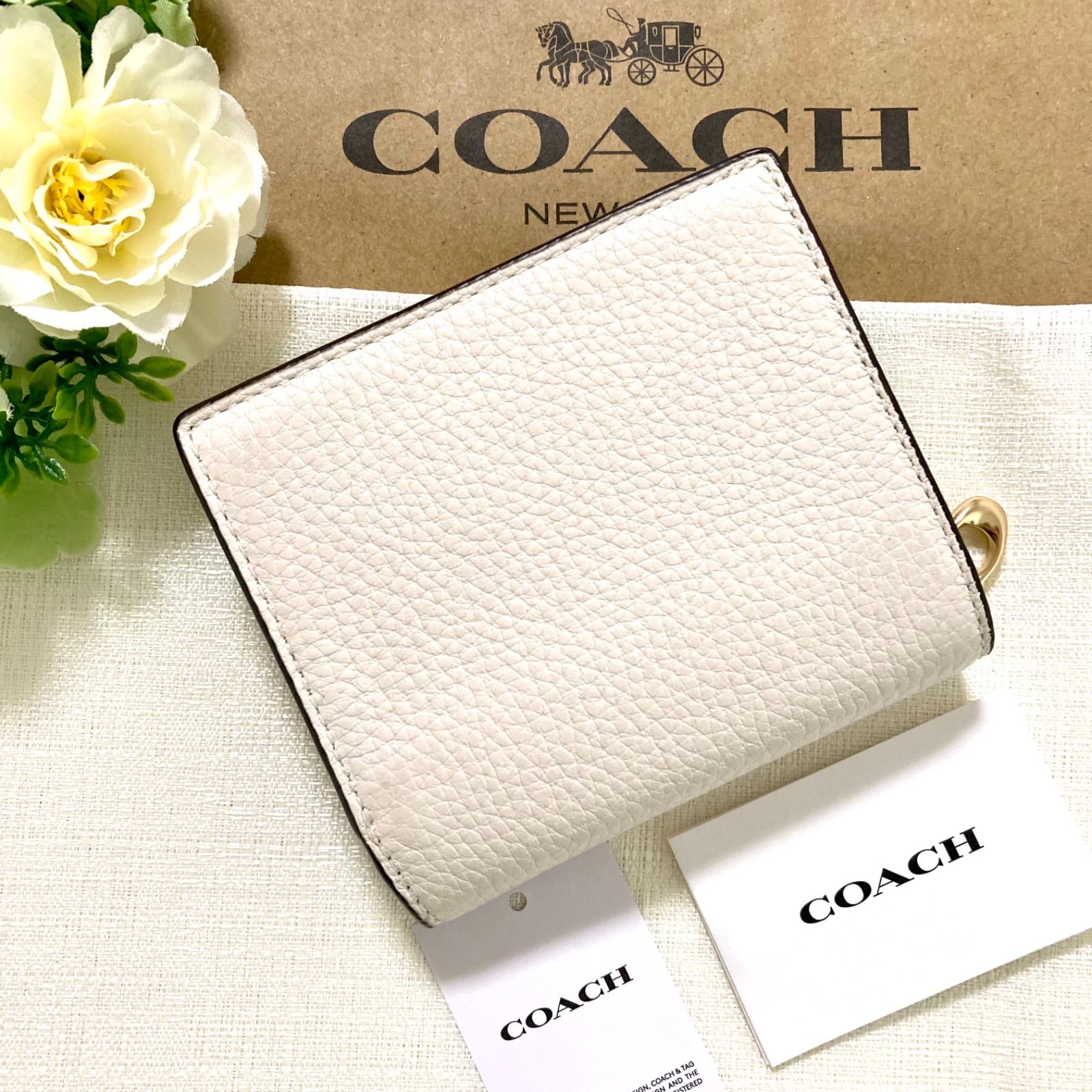 女性に人気！ 新品未使用COACH コーチ二つ折り財布 白 チョーク