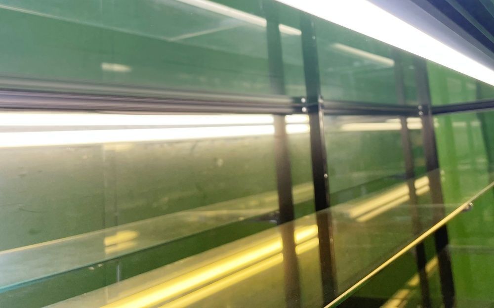 背面ミラータイプ ワイド1800 ブラックカラーのガラスショーケース