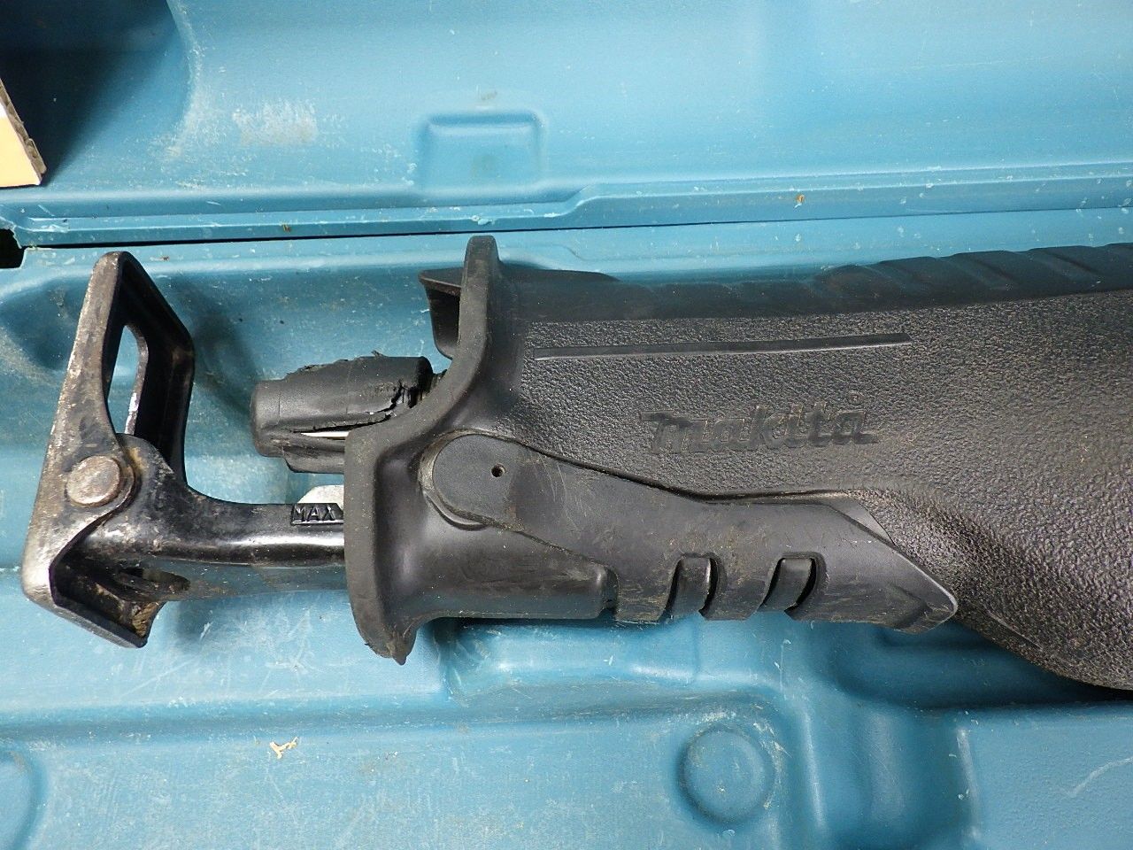 刃のブレがすごい マキタ 充電式レシプロソー JR187D ケース付き 動作してます ジャンク品
