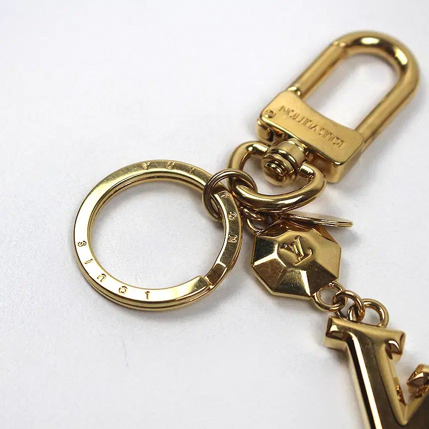 ルイヴィトン キーホルダー ポルトクレ イニシャル M65071 シルバー