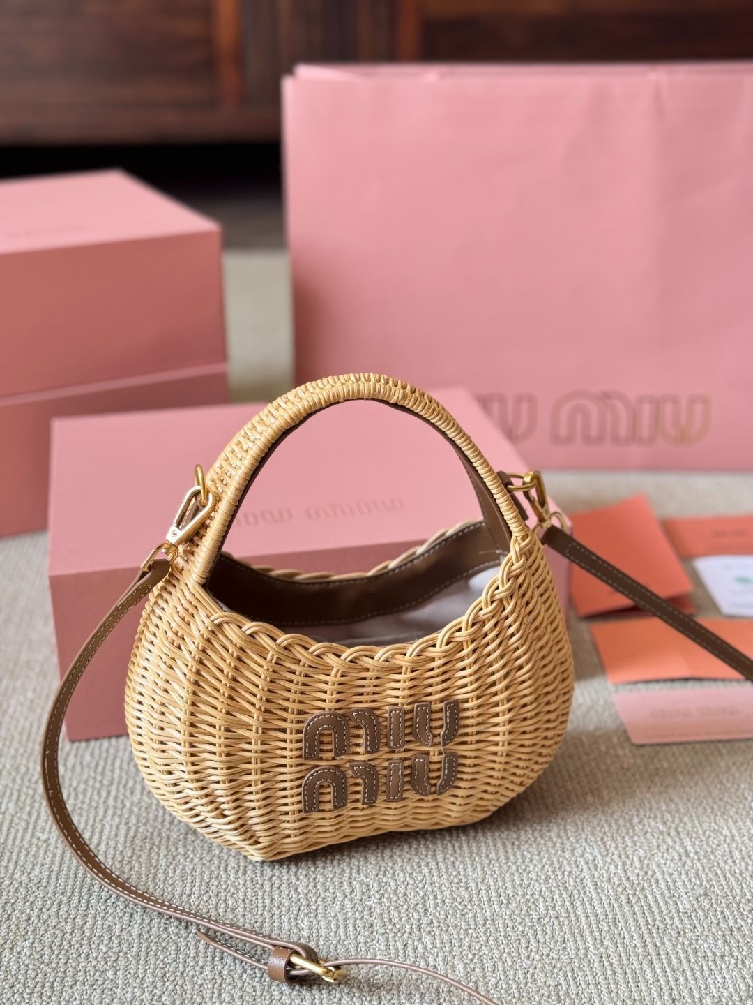 MIU MIU ラフィア バスケットバッグ ? 23×16×7cm [本日特価|新品