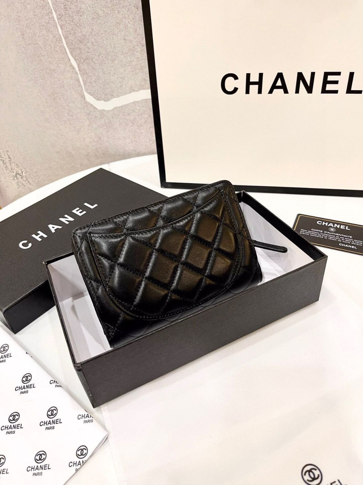 chanelシャネル人気シャネル二折り財布