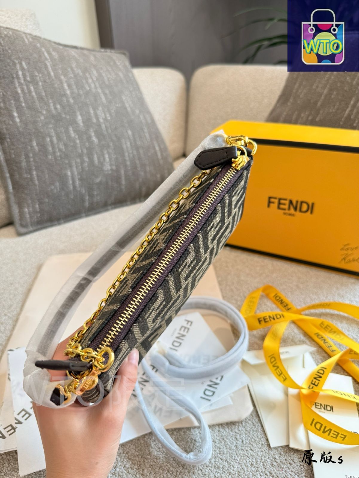 今日特価】Fendi デュアルストラップ ヴィンテージプリント