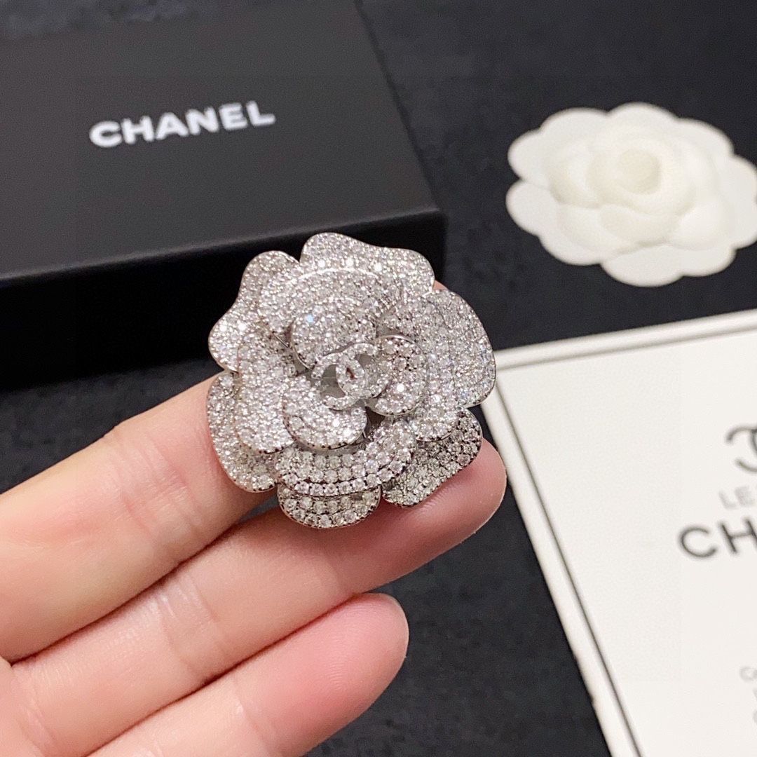 新品未使用】CHANEL(シャネル) フルラインストーン フラワーデザインブローチ シルバー - メルカリ