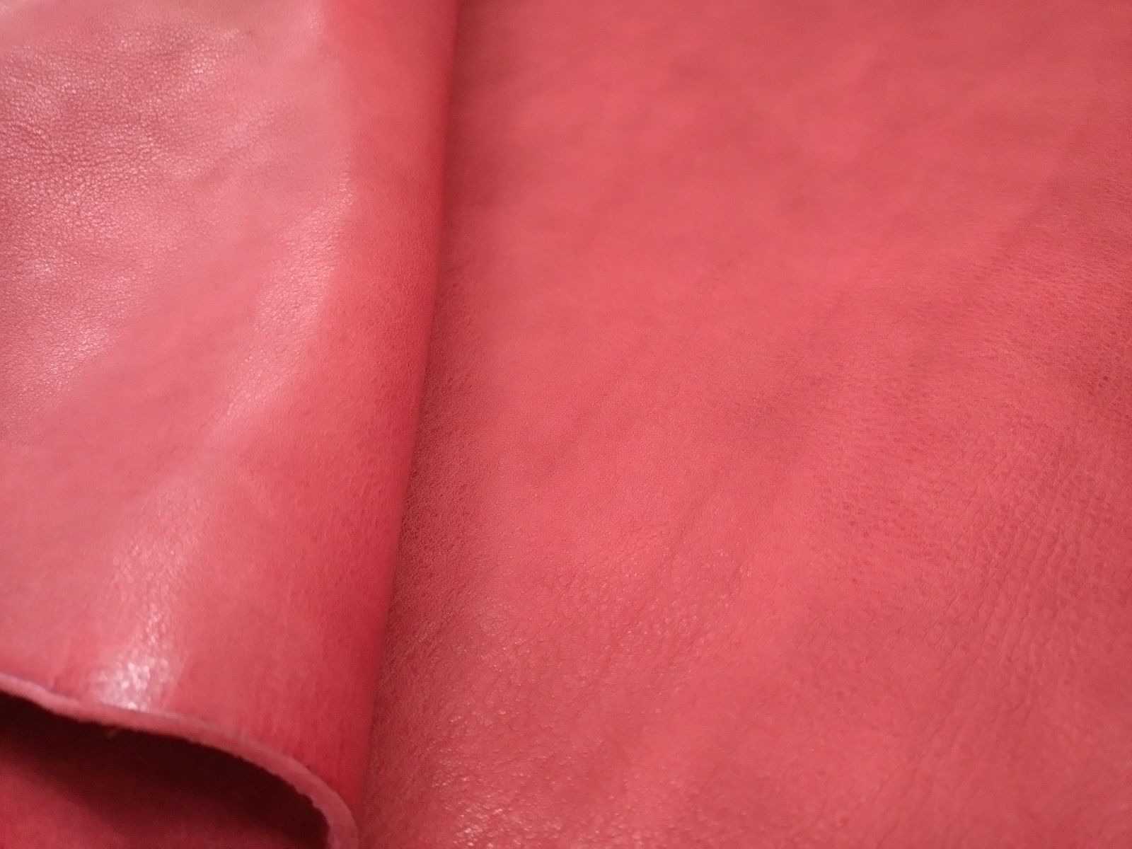 ヌメ革シュリンク レッド