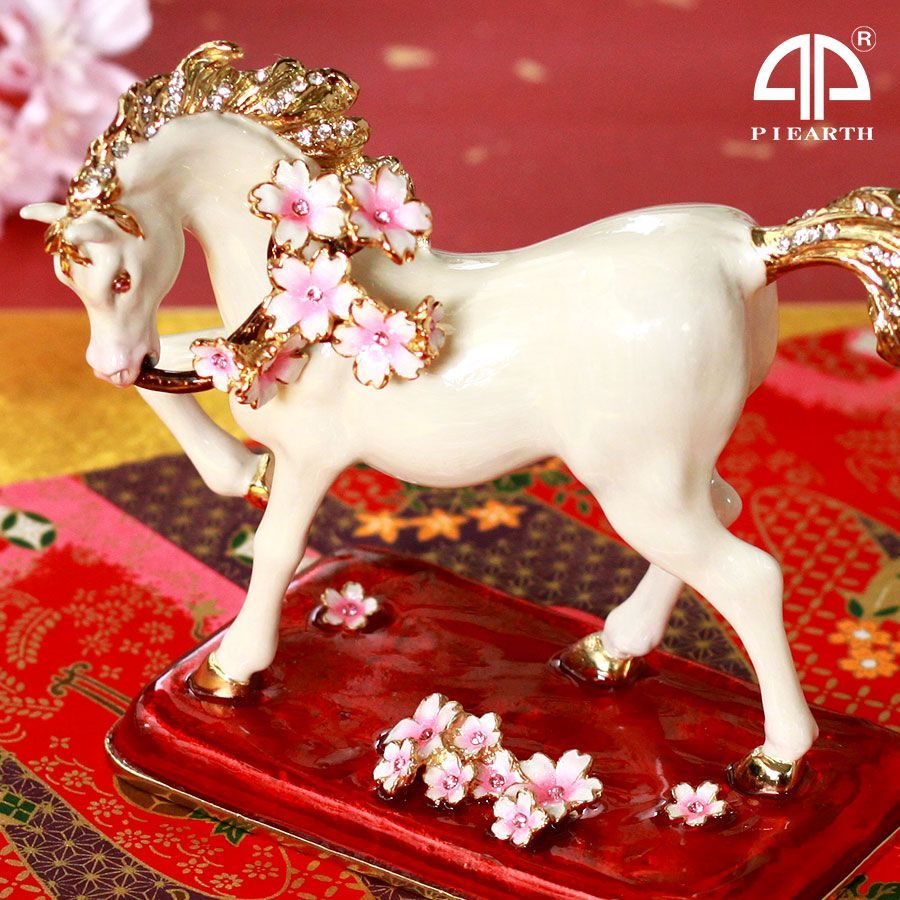 EX500【正規品】桜馬 桜をあしらった躍動感のある白馬の置物