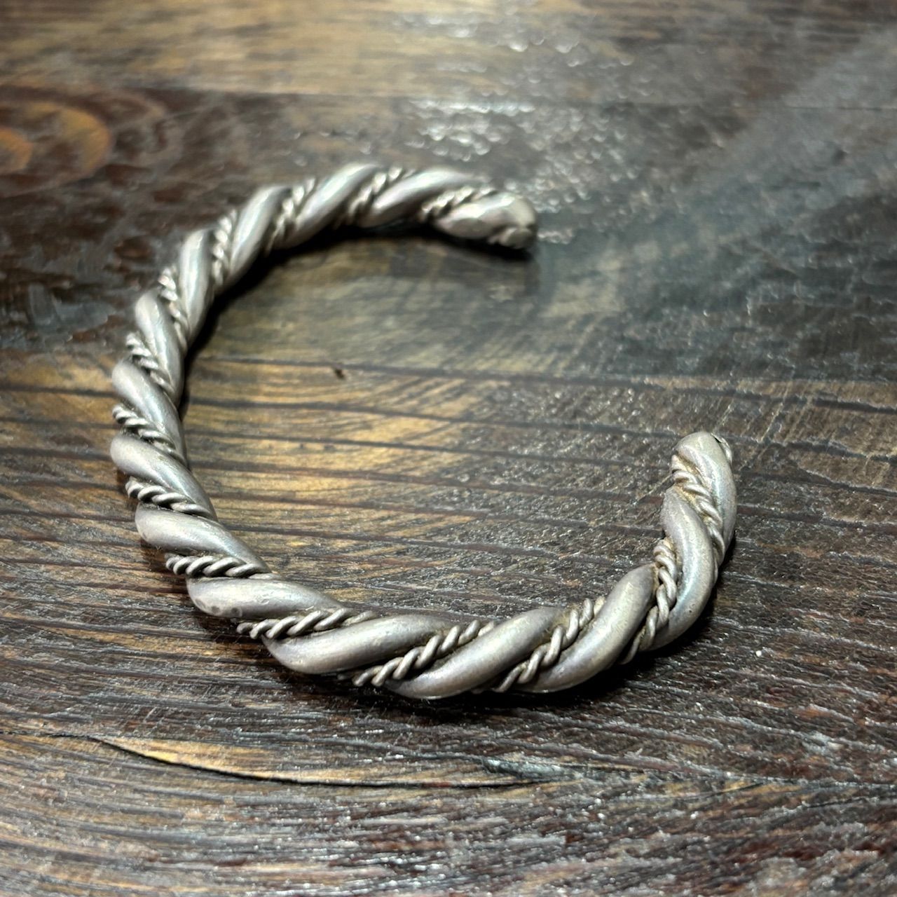 NAVAJO TWIST WIRET BANGLE SILVER バングル NAVAJO TWIST WIRET BANGLE SILVER バングル 【公式ショッピングサイト】