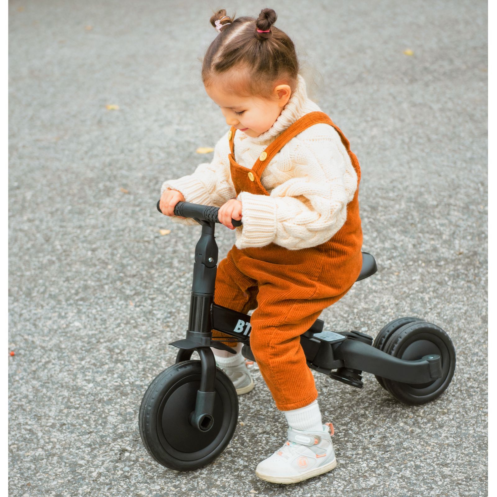 三輪車 足けりバイク 4役 ベビーカー兼用 1-5歳 手押し棒付 プレゼント 三輪車 足けりバイク 一台4役 ベビーカー かじとり 手押し棒付 子供用