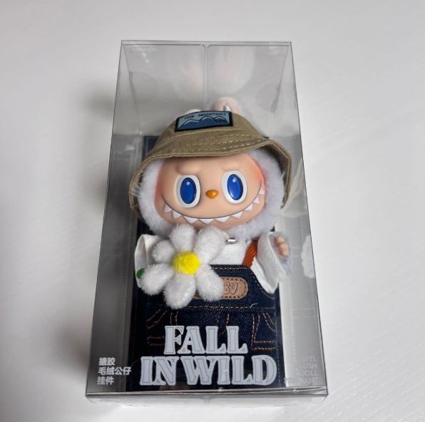 Labubu POP MART THE MONSTERS FALL IN WILD ぬいぐるみ モデル