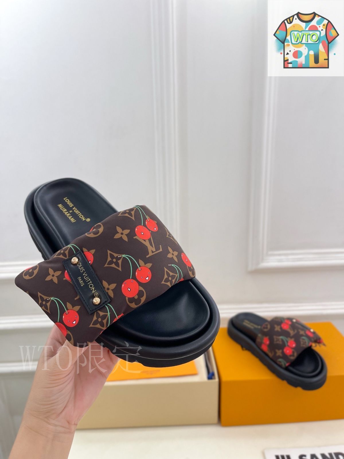 【足元を上品華やかに♪】Louis Vuitton フラットサンダル LOUIS VUITTONルイヴィトンフラットサンダル03 - メルカリ