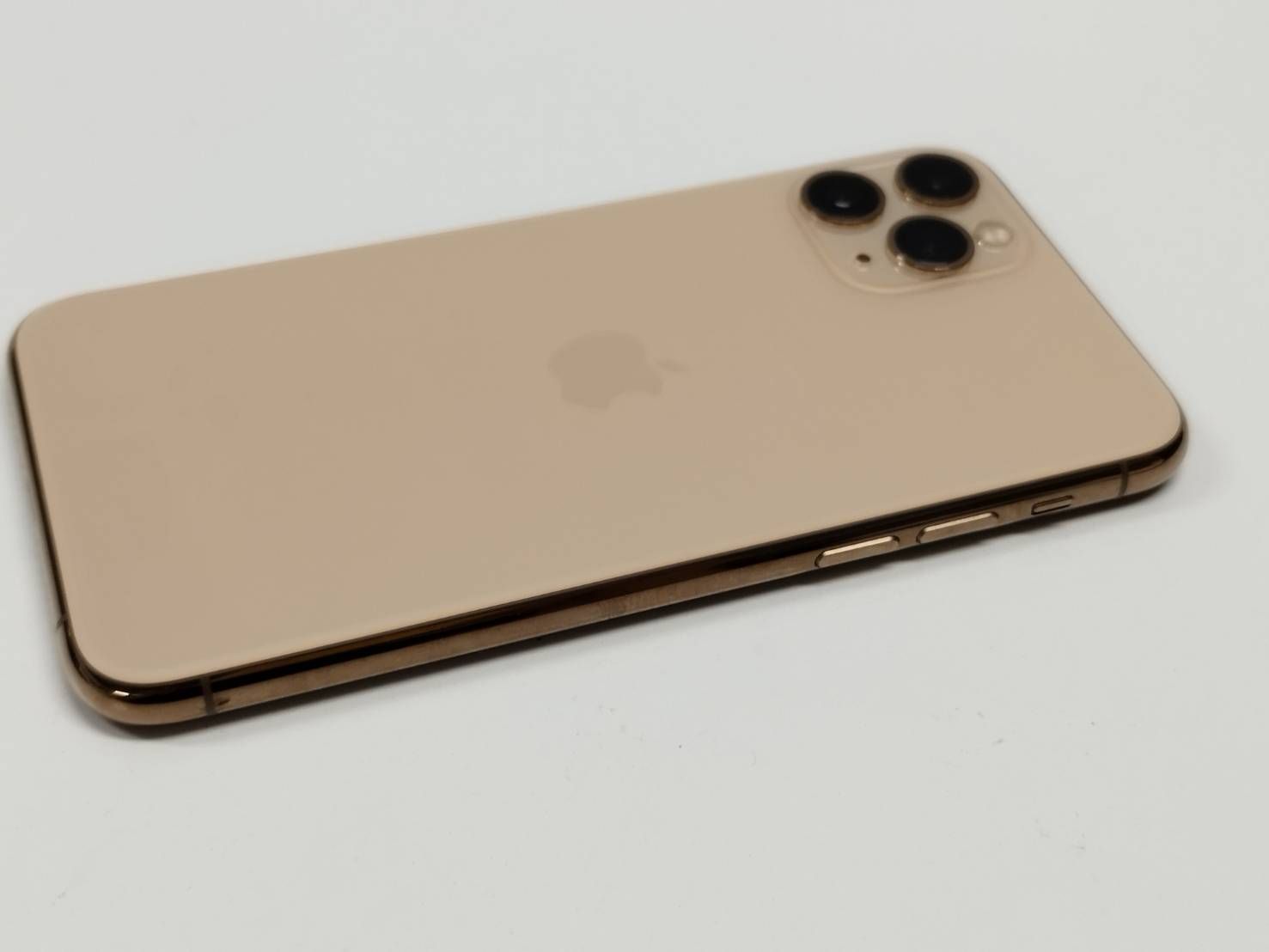 SIMフリー】iPhone 11 Pro/64GB/A2215〈MWC52J/A〉 - メルカリ