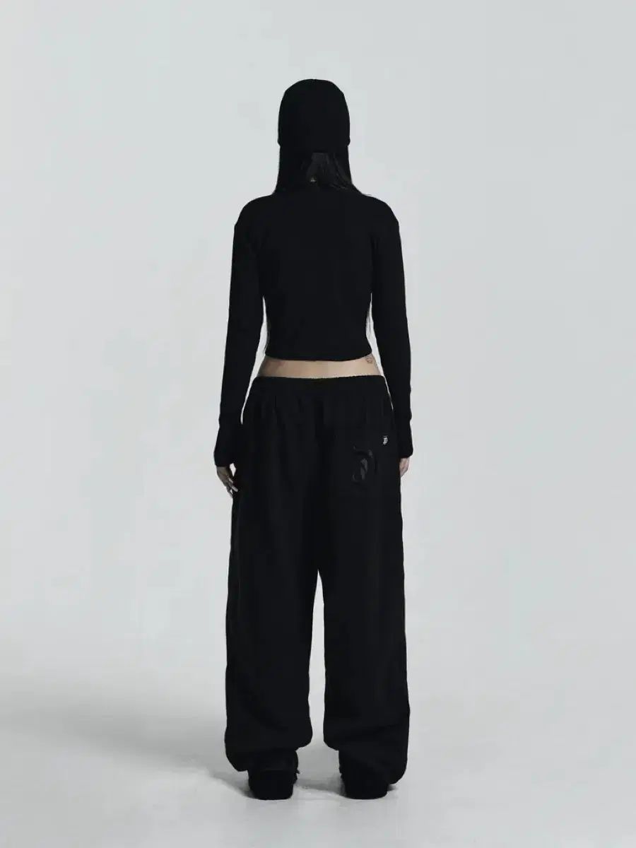 ODOR Molly wide jogger in black - メルカリ