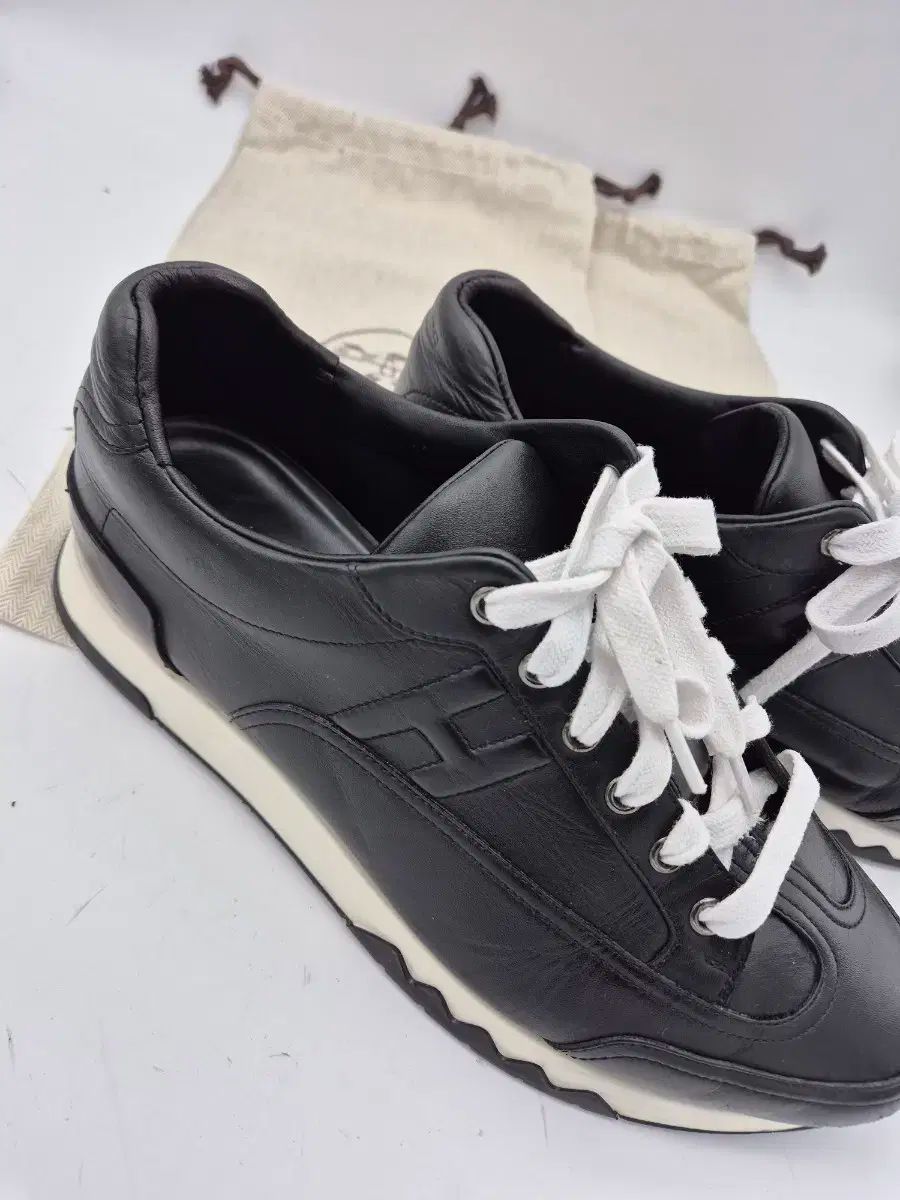 HERMES エルメス 黒 スニーカーズ メンズ スニーカー
