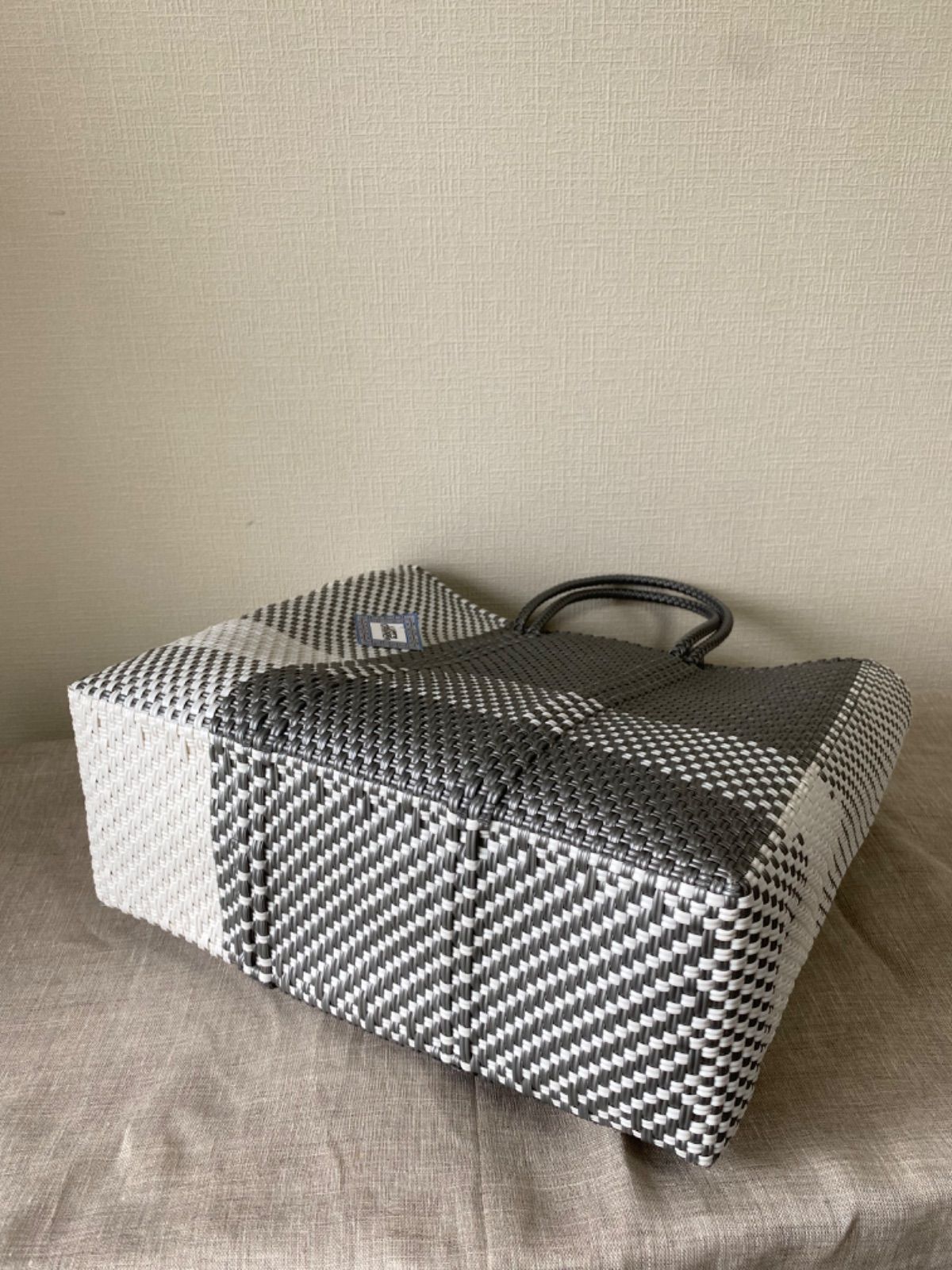 メルカドバッグ M size 白&銀 CROSS LINEメキシコ直輸入 - メルカリ