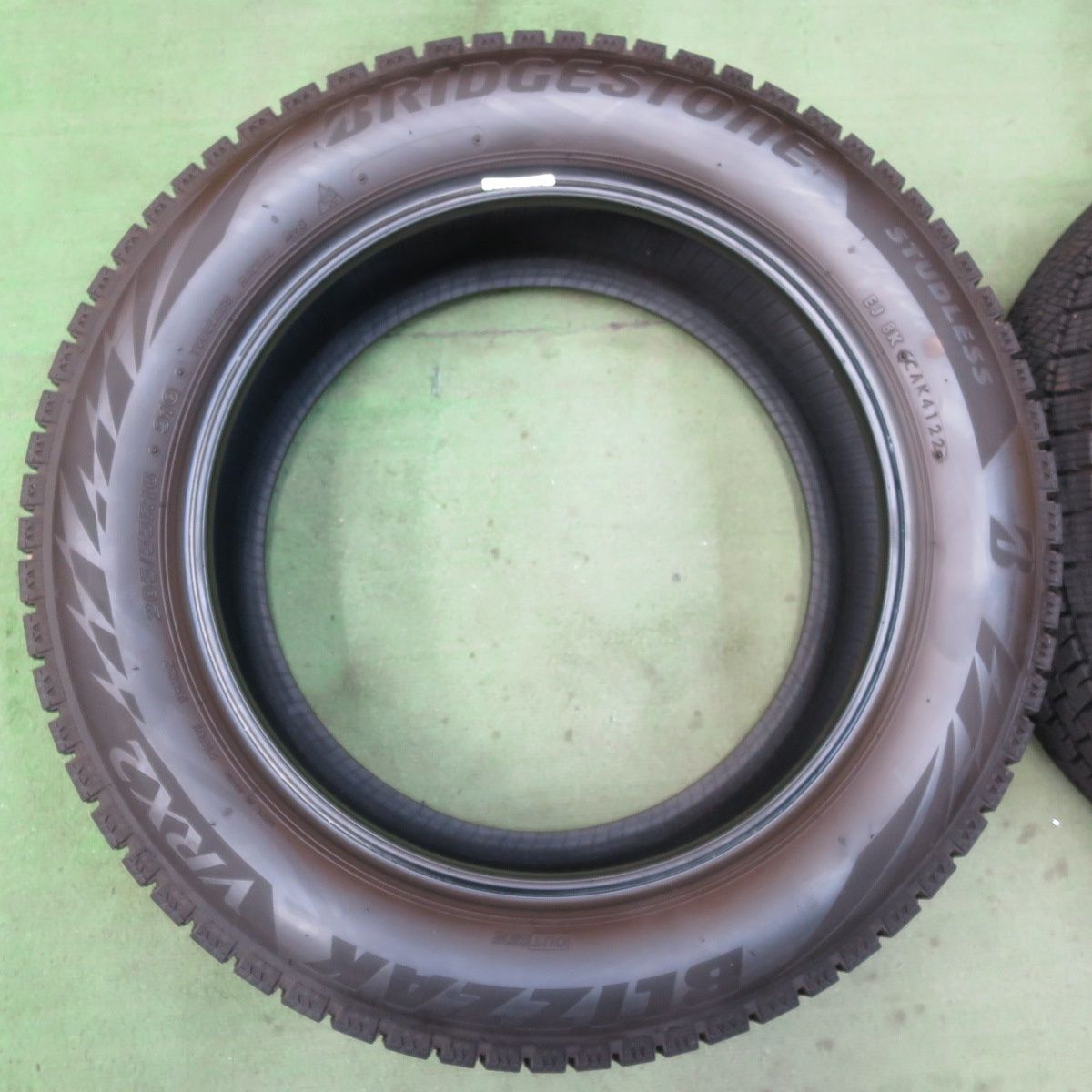 安定感 バリ溝 22年 9.5分 スタッドレス 205 55R16 ブリヂストン ブリザック VRX2 タイヤ 16インチ プリウス インプレッサ カローラ スポーツ 等 5092004イスタ