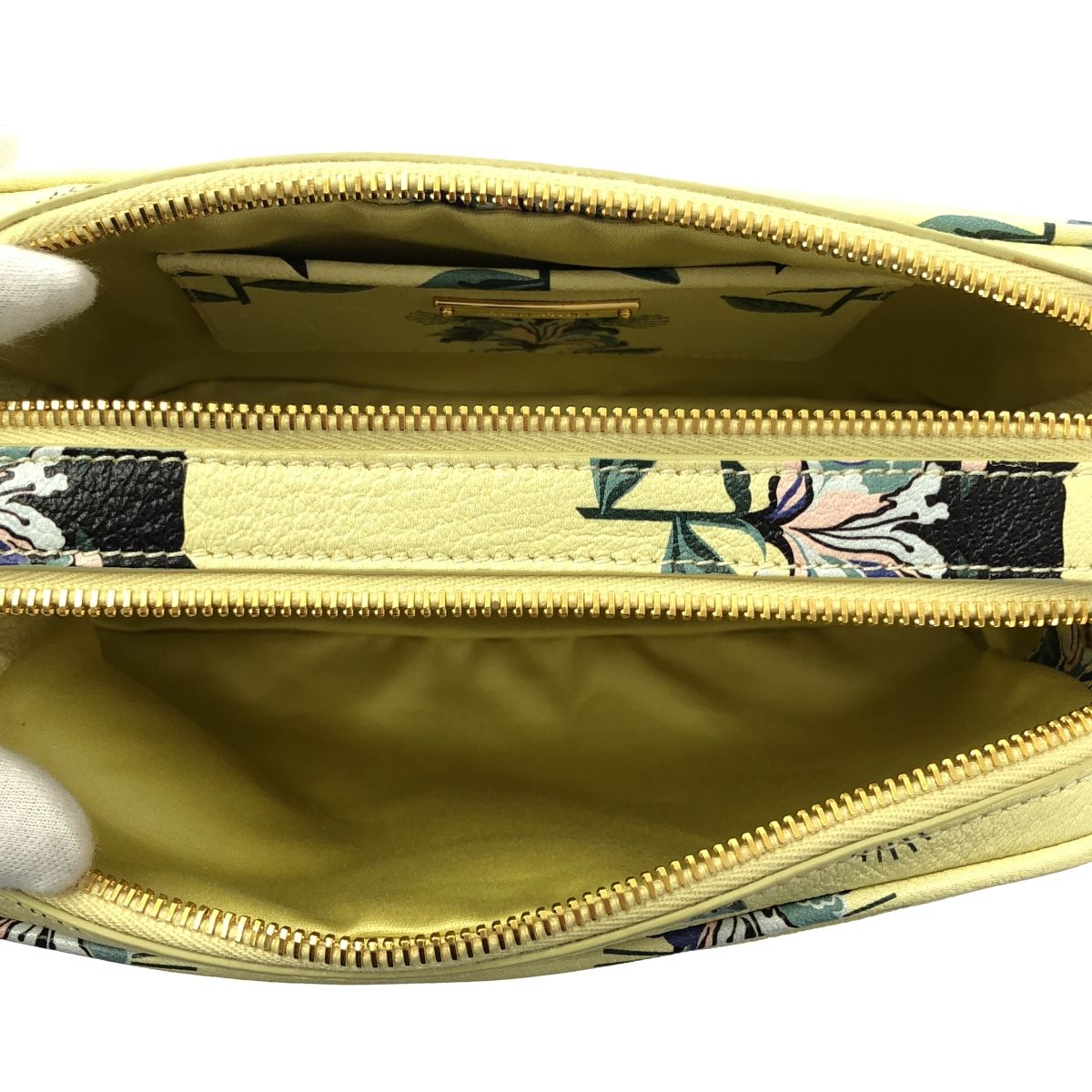 美品 MIU MIU マドラスソフト 2way ショルダーバッグ レザー 黒 美品 MIU MIU マドラスソフト 2way ショルダーバッグ レザー 黒 MIUMIU